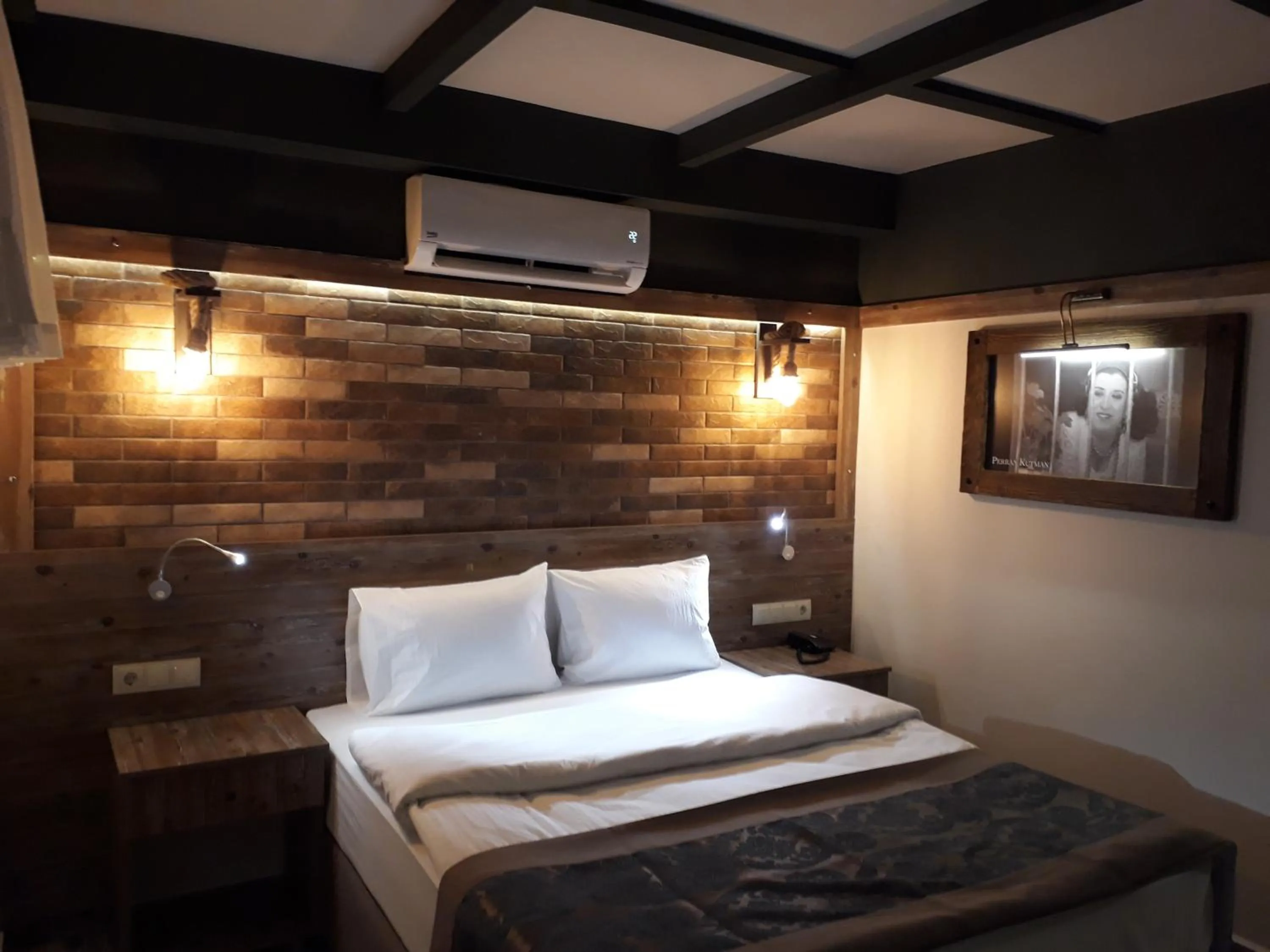 Bed in THE SARIGERME INN