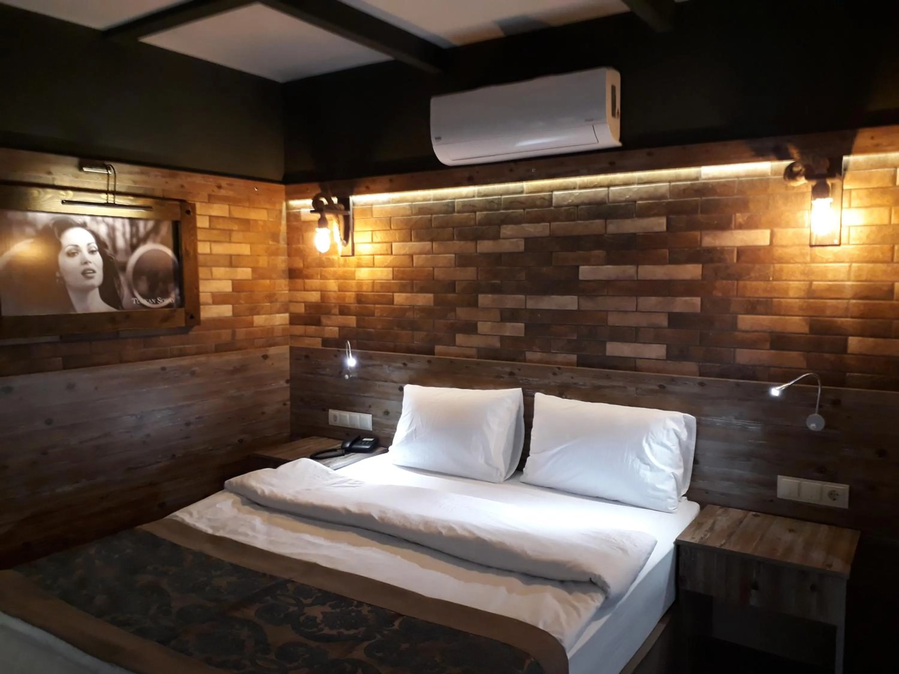 Bed in THE SARIGERME INN