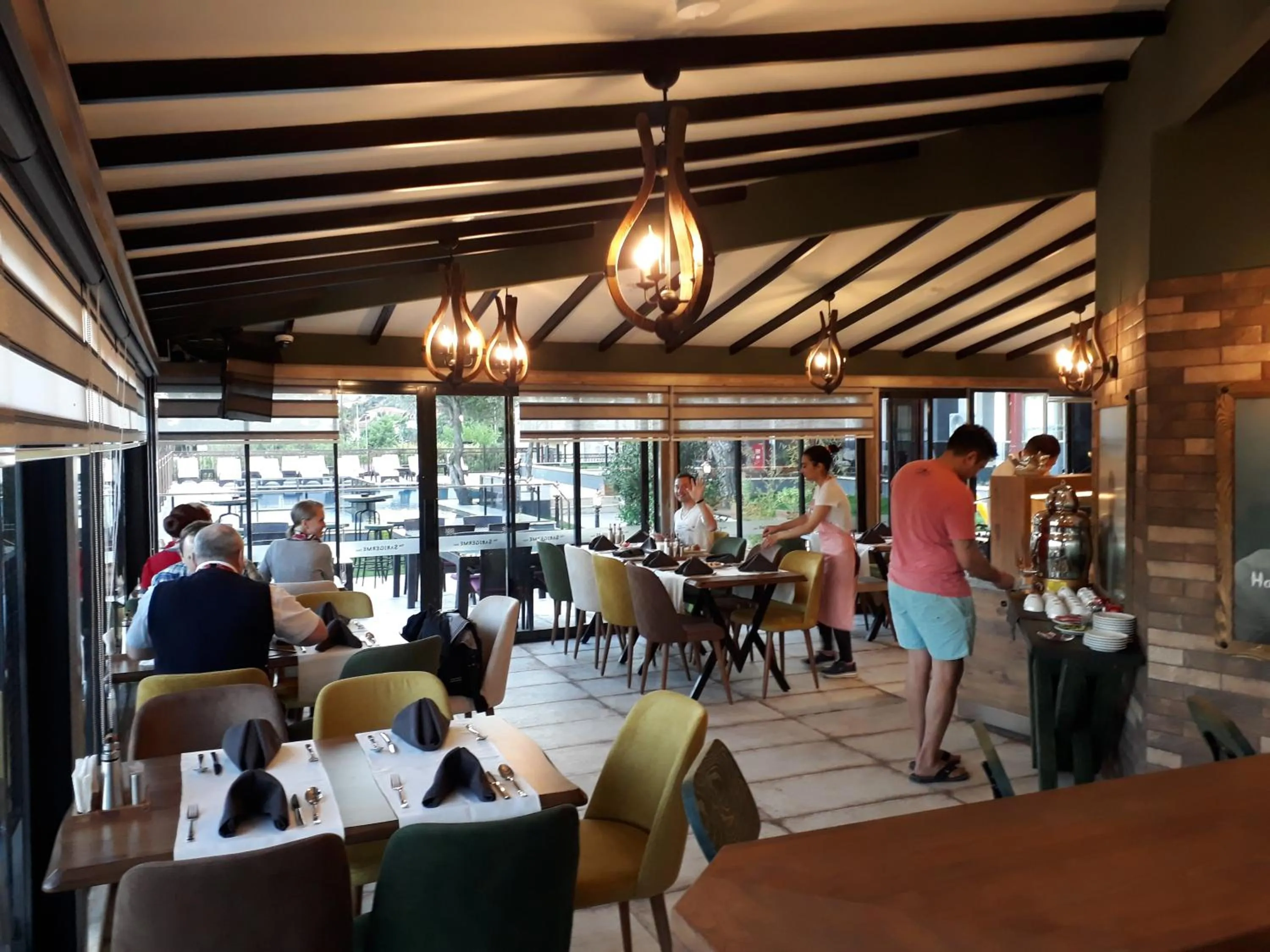 Restaurant/places to eat in THE SARIGERME INN