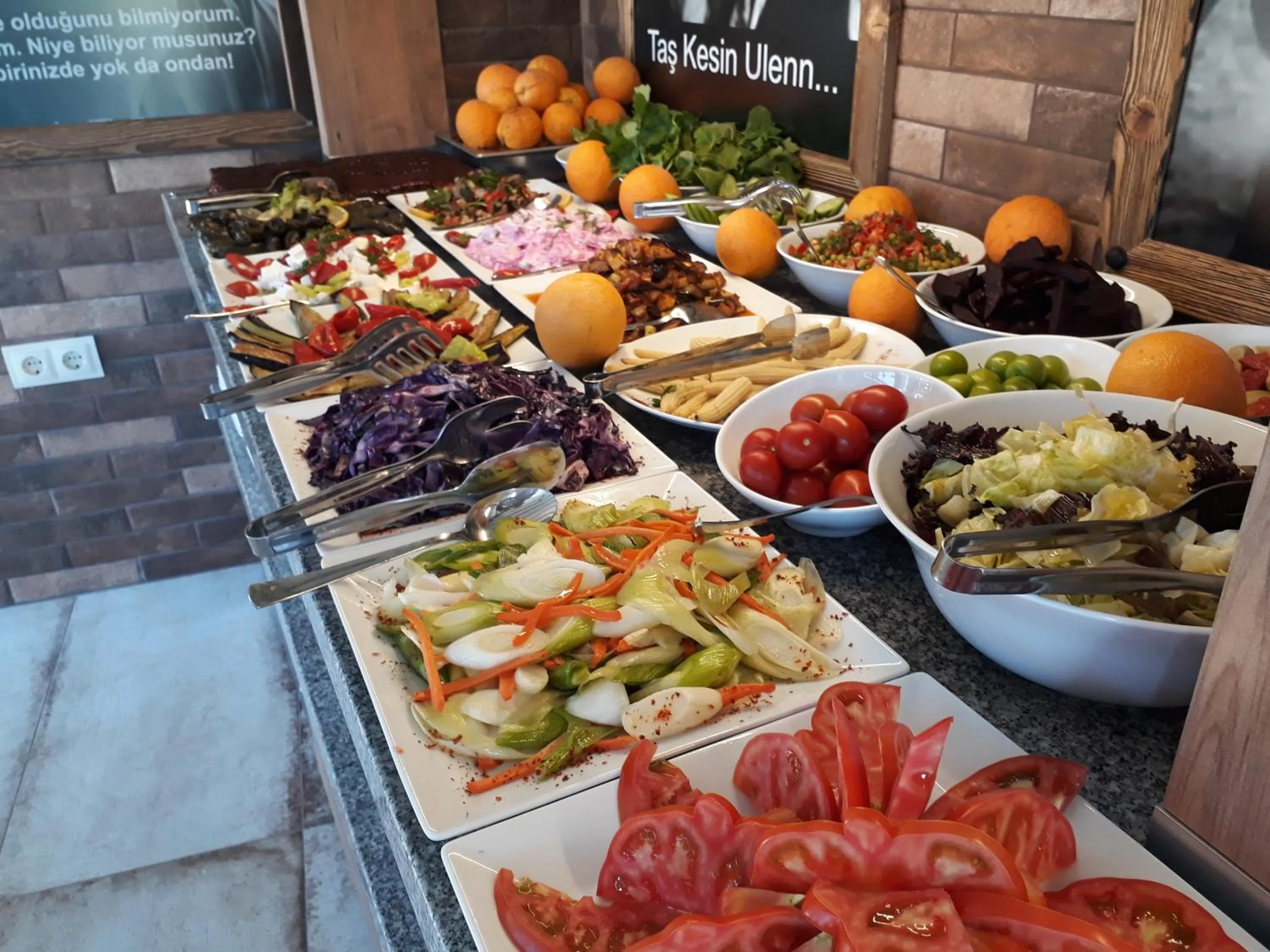 Restaurant/places to eat in THE SARIGERME INN