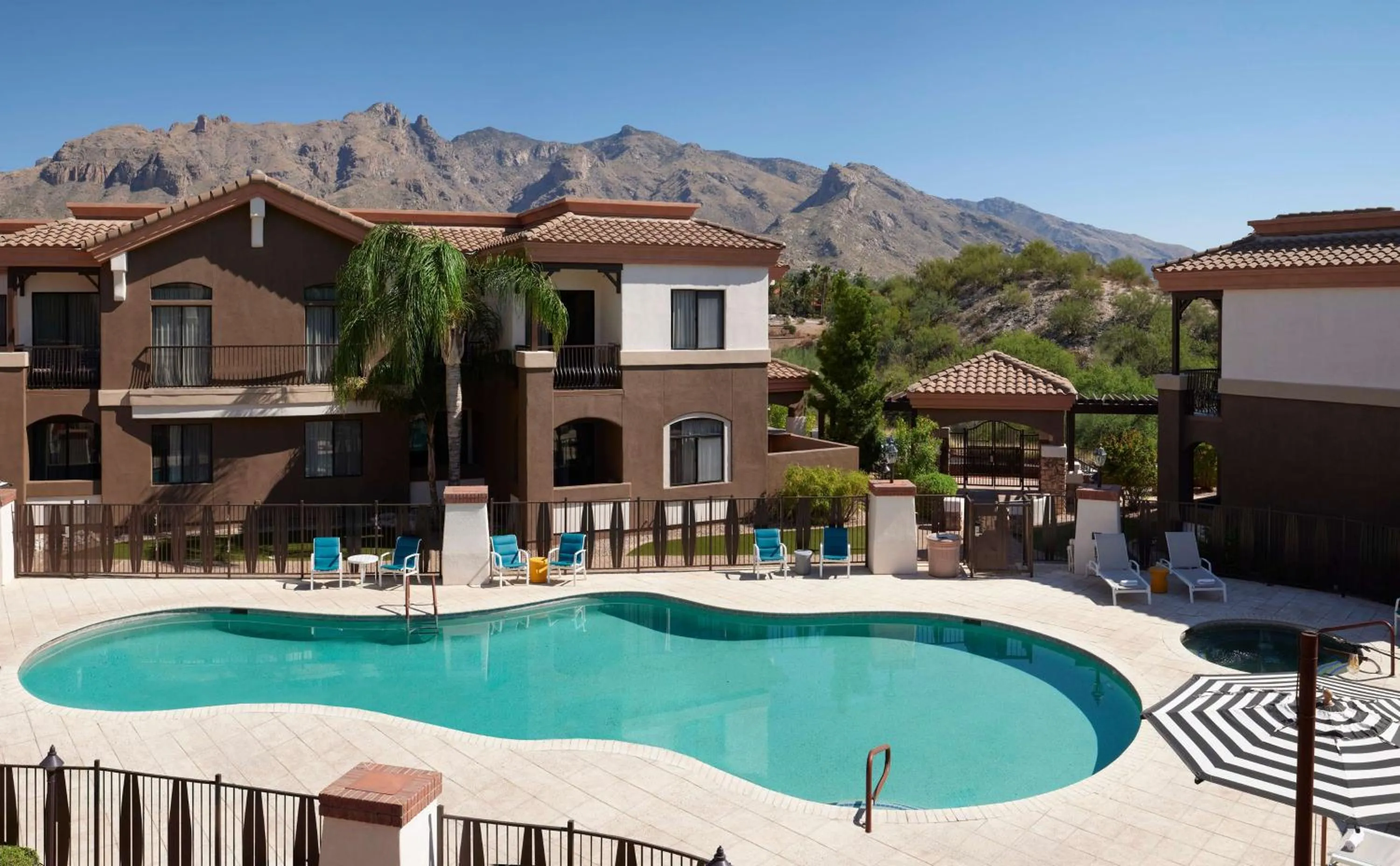 Pool view in Embassy Suites Tucson - Paloma Village