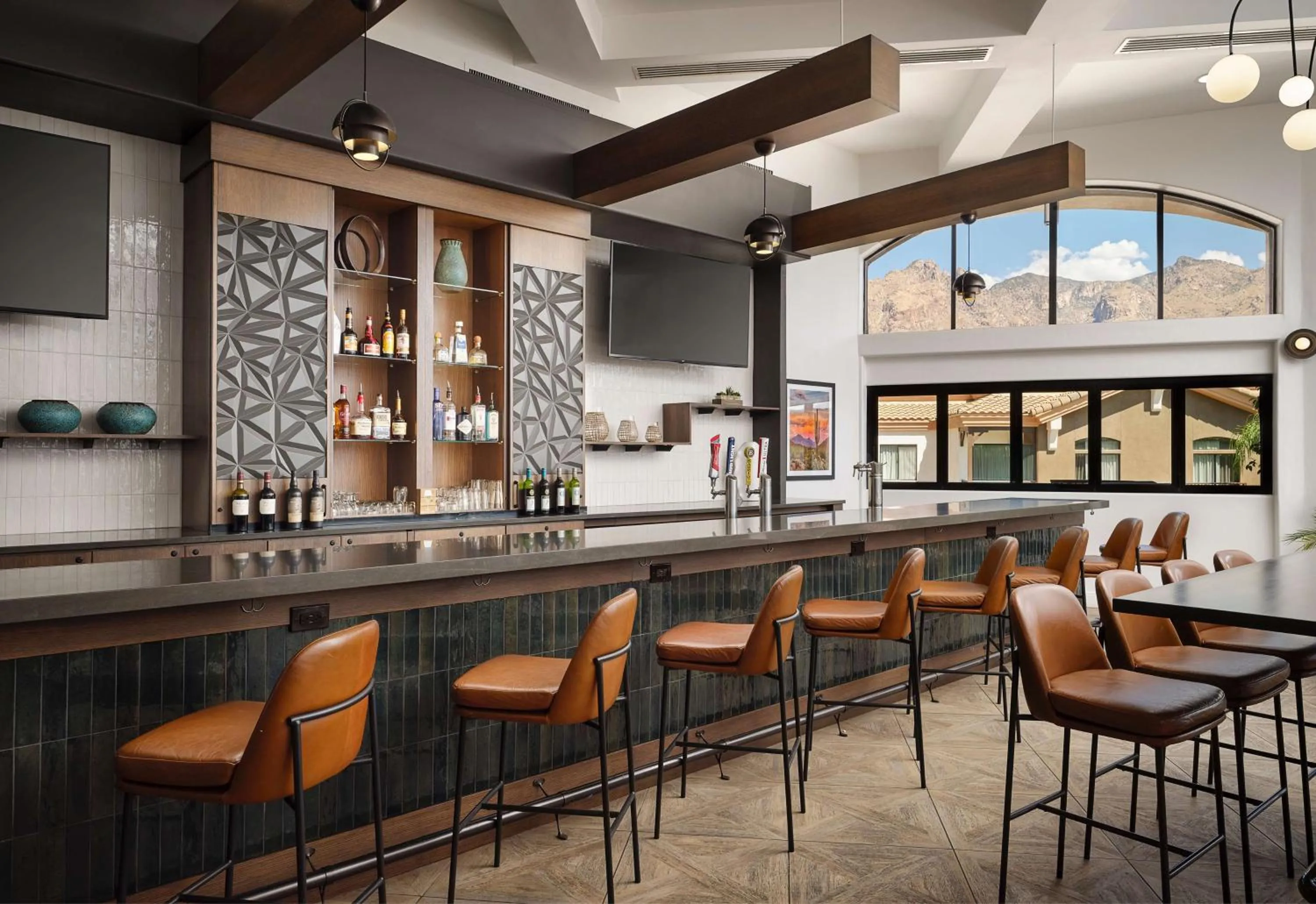 Lounge or bar in Embassy Suites Tucson - Paloma Village