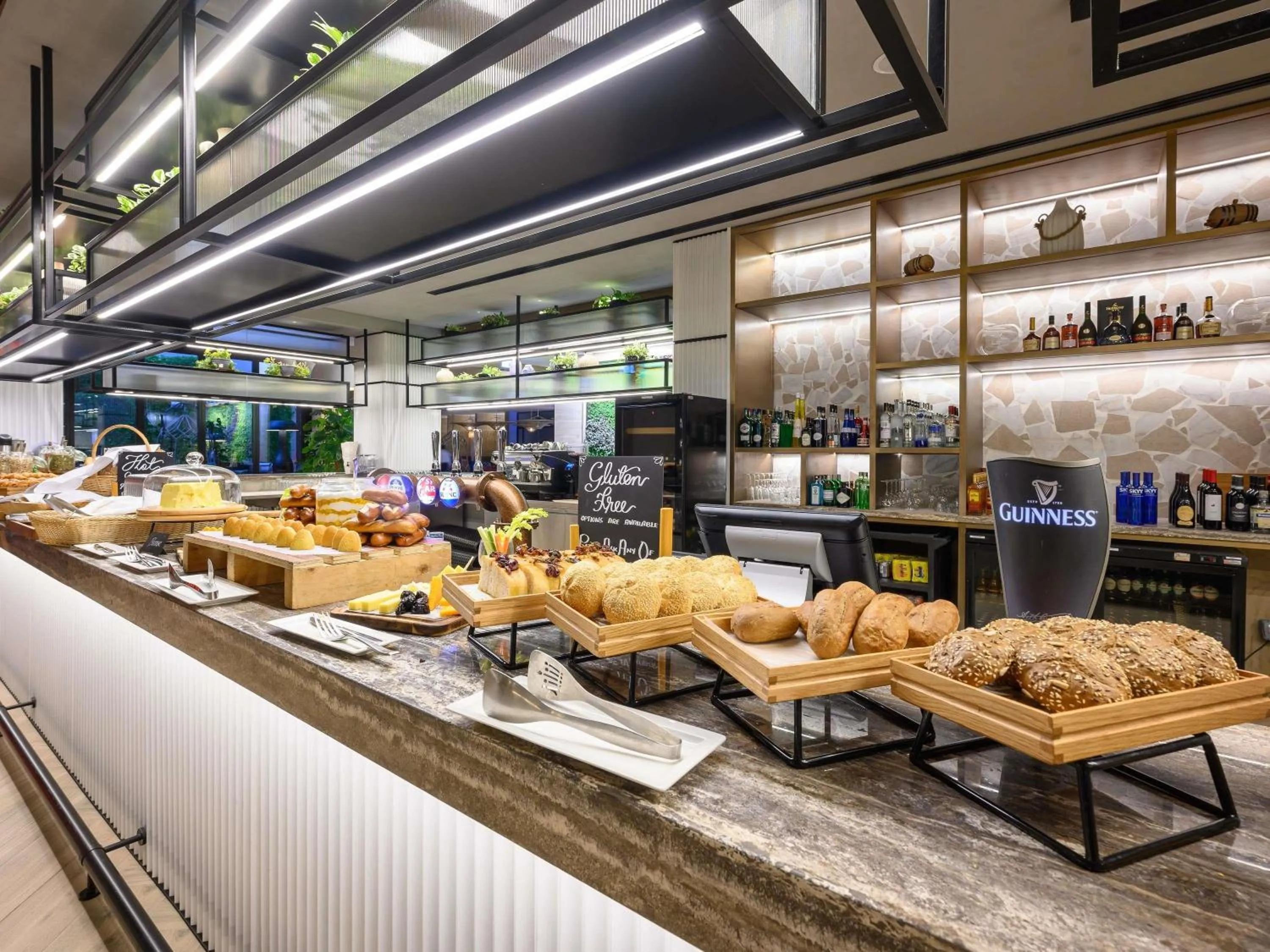 Restaurant/places to eat in ibis Dubai World Trade Centre