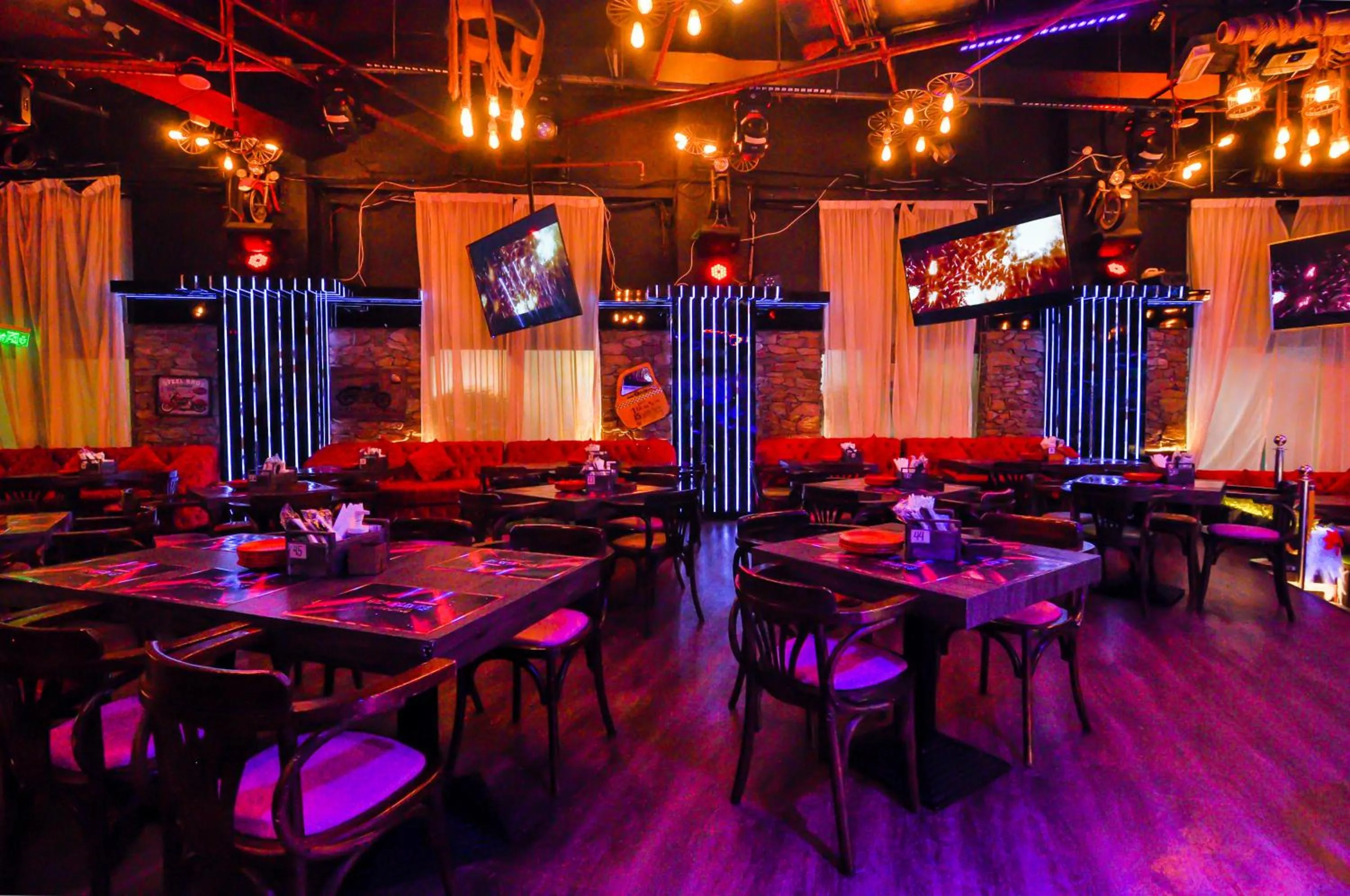 Restaurant/places to eat in ibis Dubai World Trade Centre