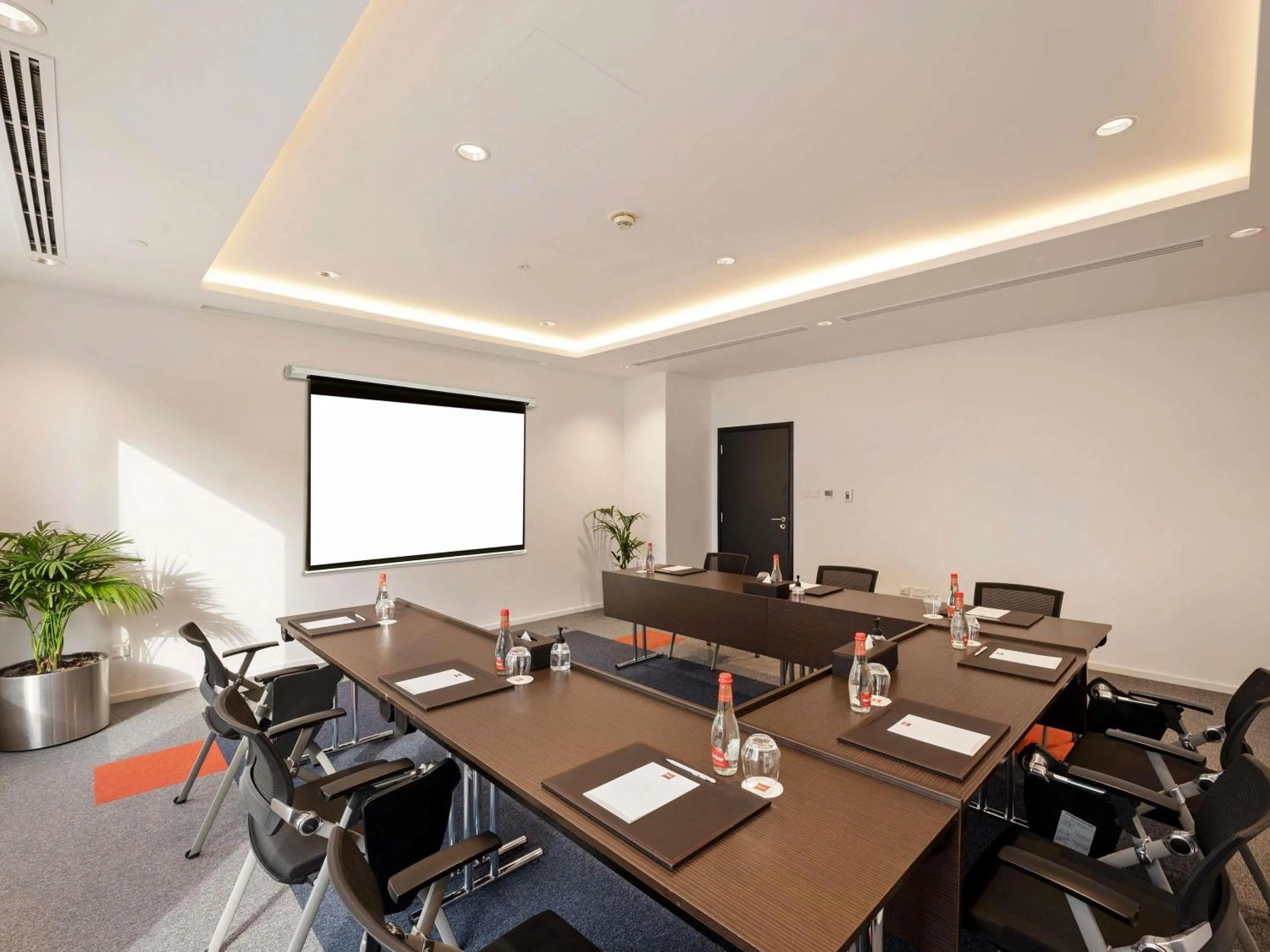 Meeting/conference room in ibis Dubai World Trade Centre