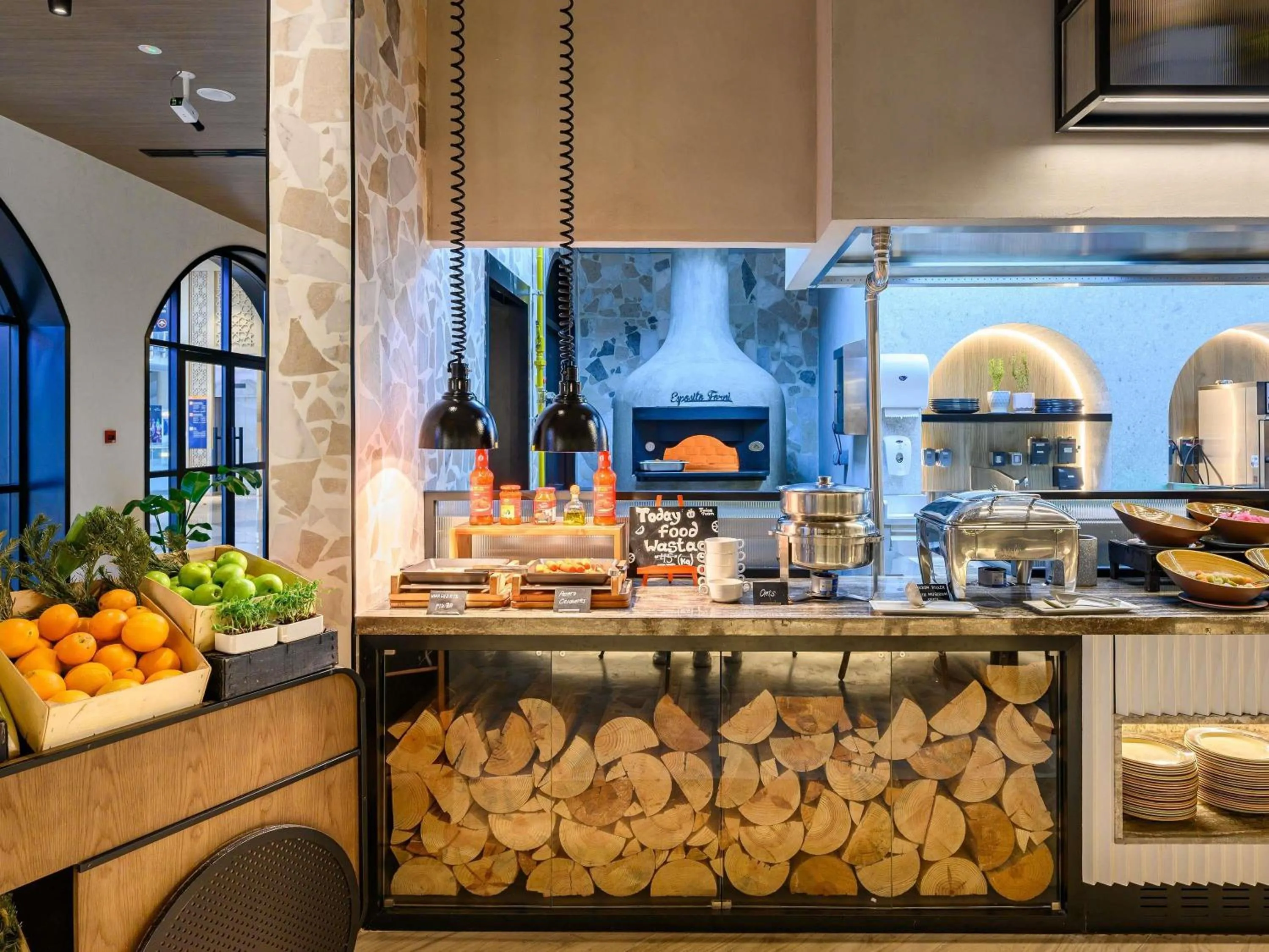 Restaurant/places to eat in ibis Dubai World Trade Centre