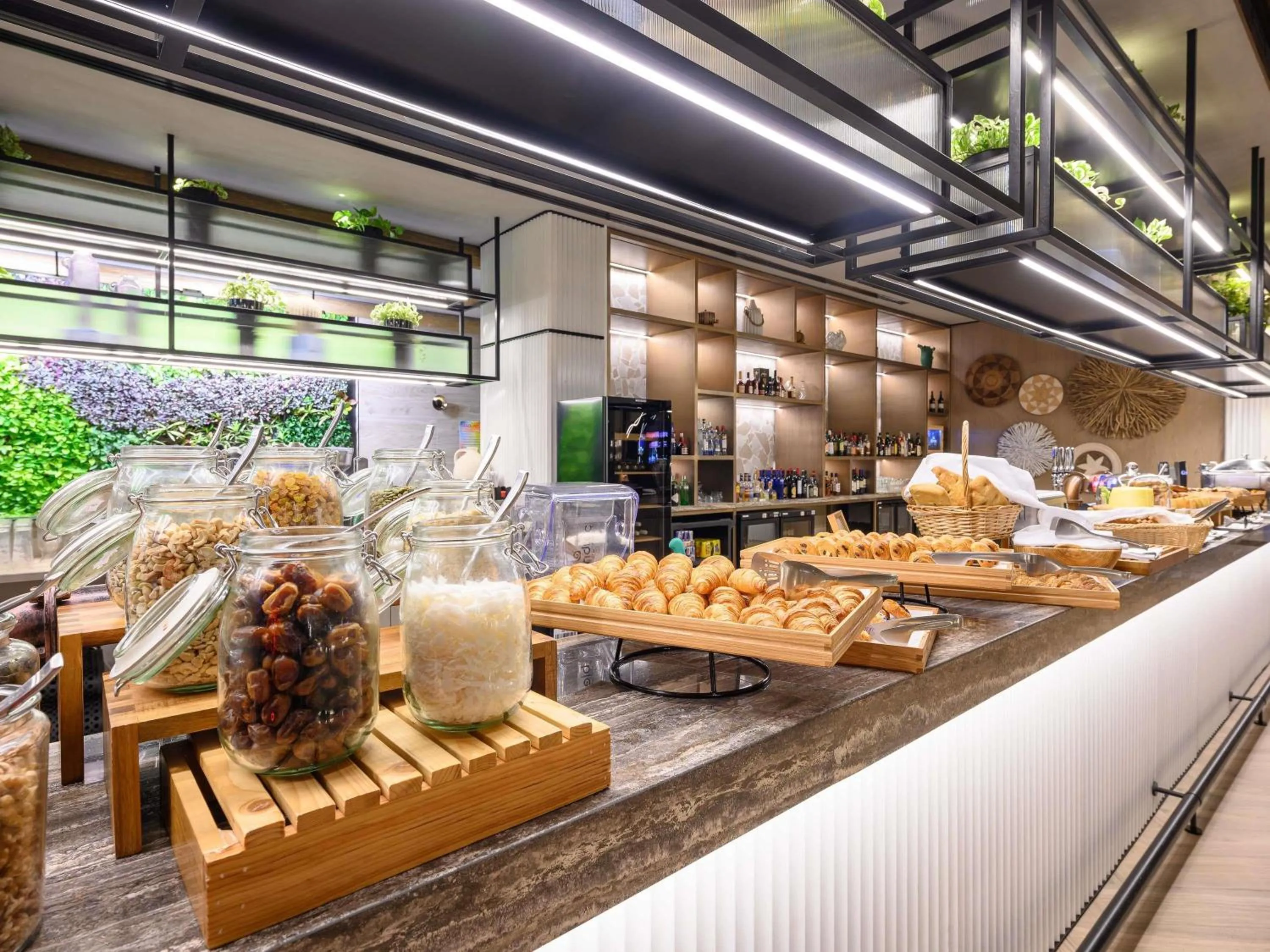 Restaurant/places to eat in ibis Dubai World Trade Centre