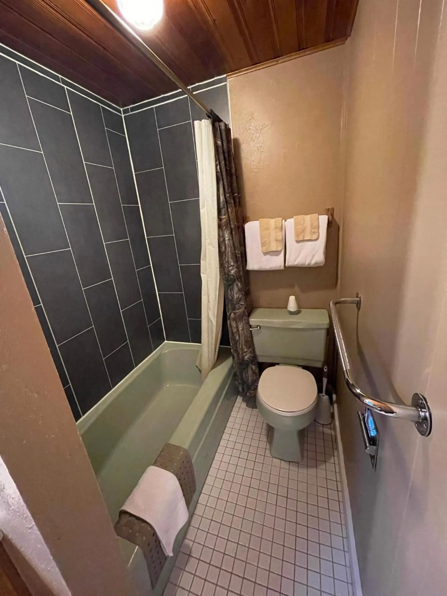 Eagle Nest Fly Shack & Lodge