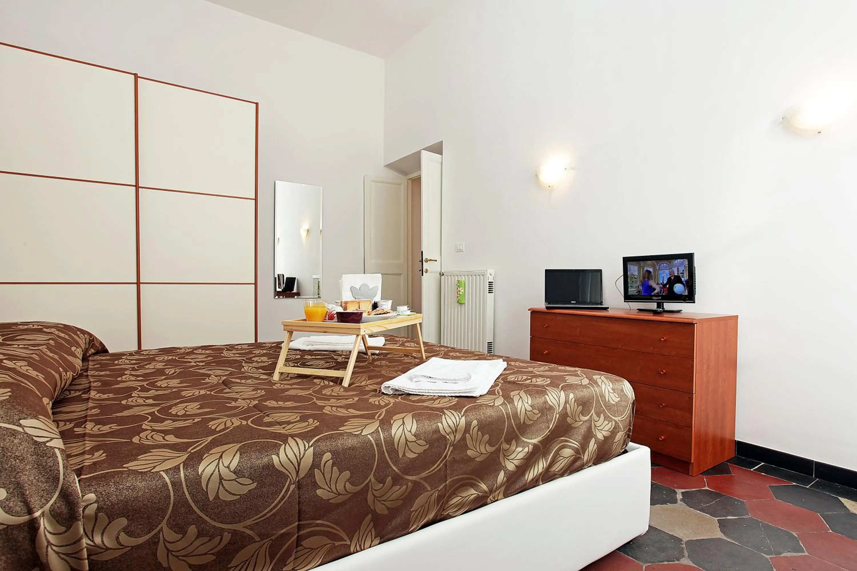 Bedroom, Bed in Angels In Rome