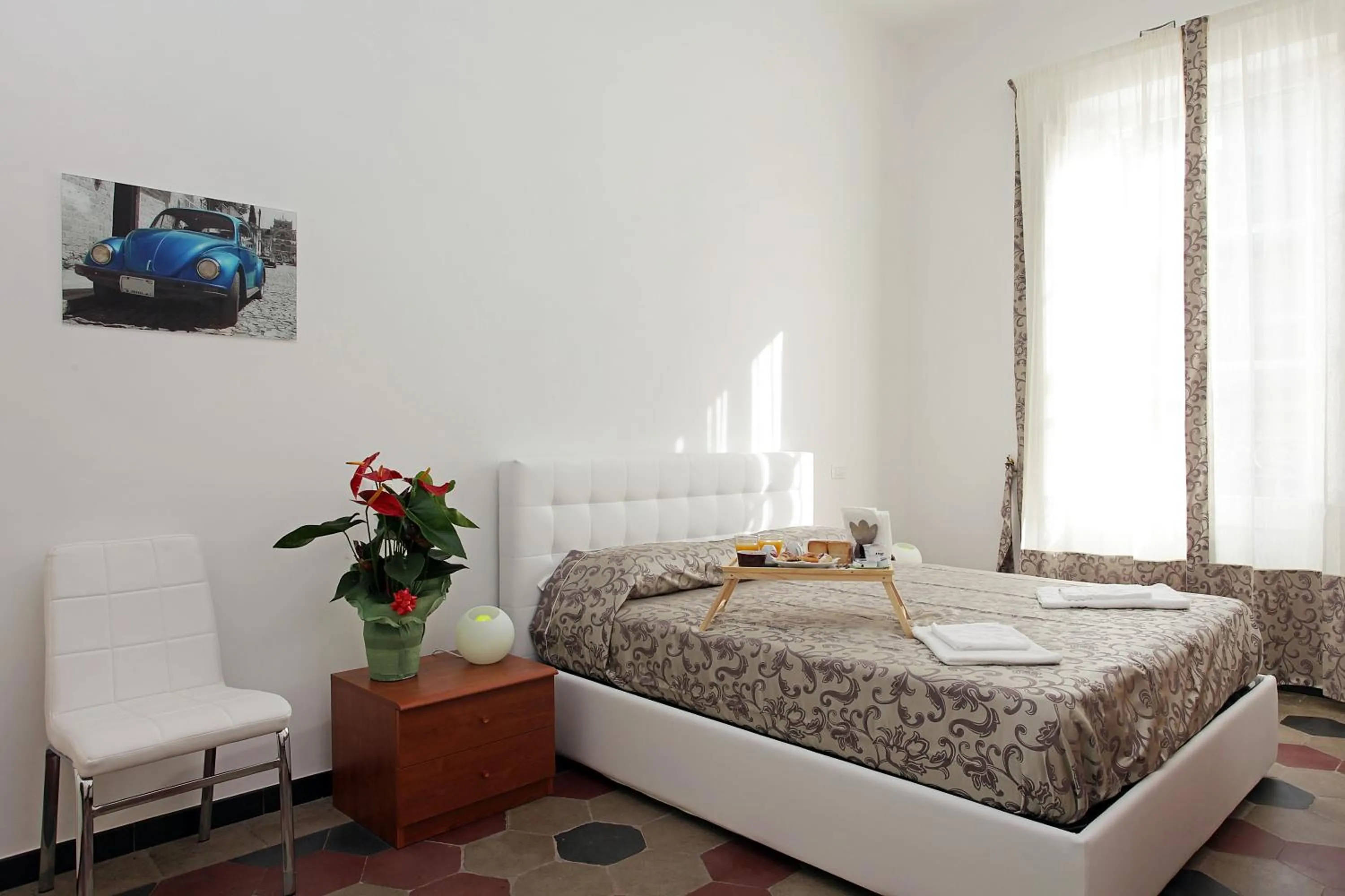 Bedroom, Bed in Angels In Rome