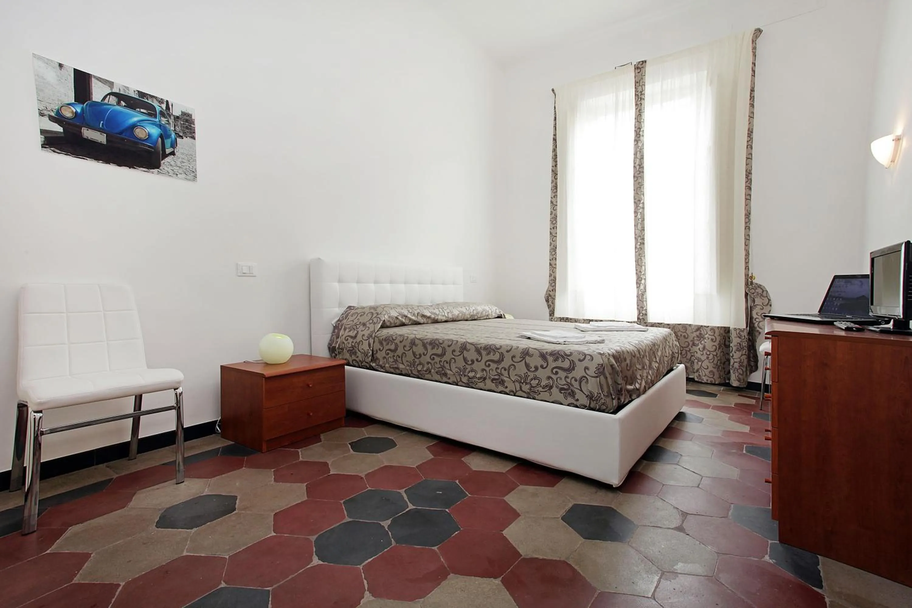 Bedroom, Bed in Angels In Rome