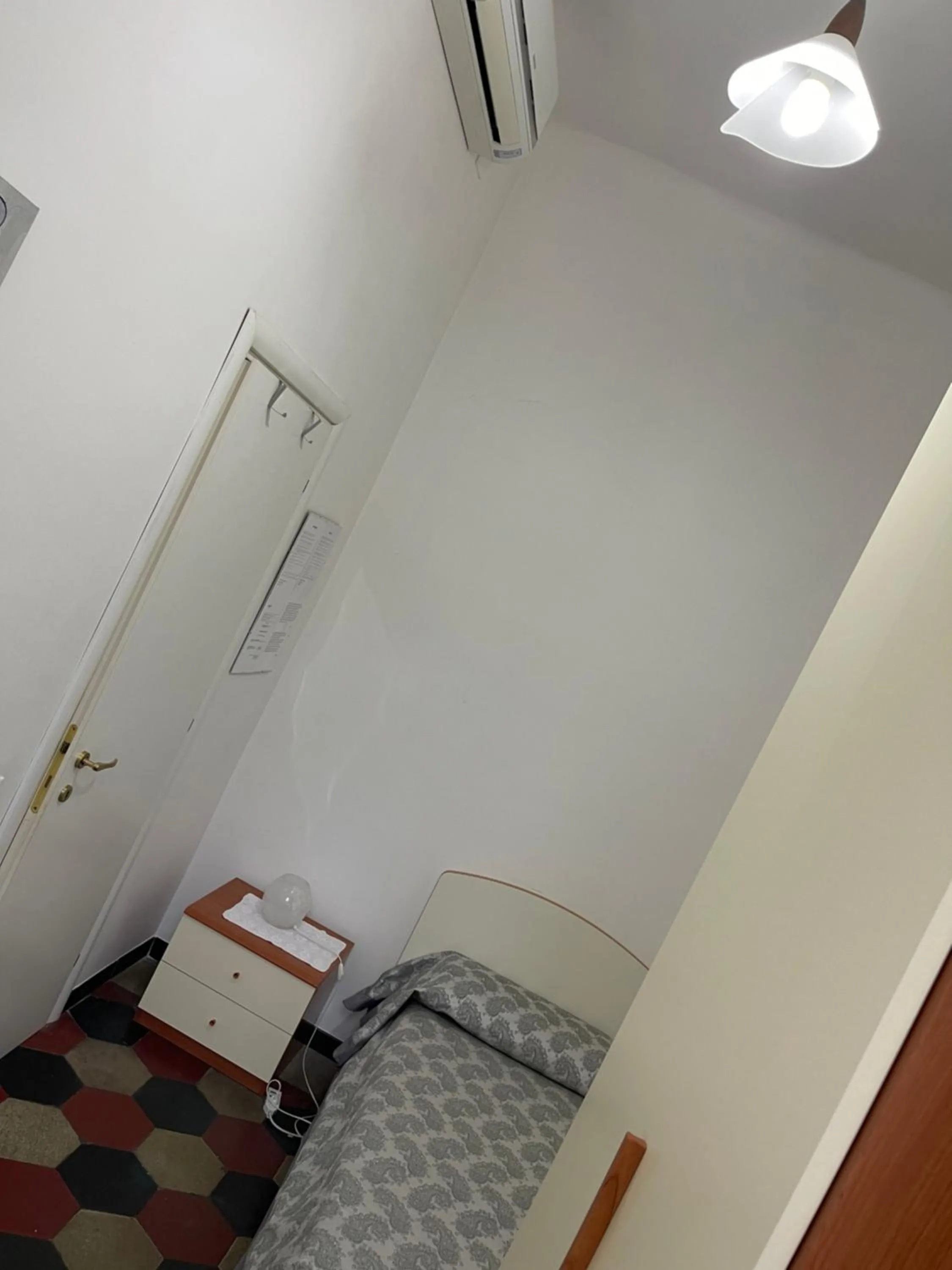 Bedroom, Bed in Angels In Rome