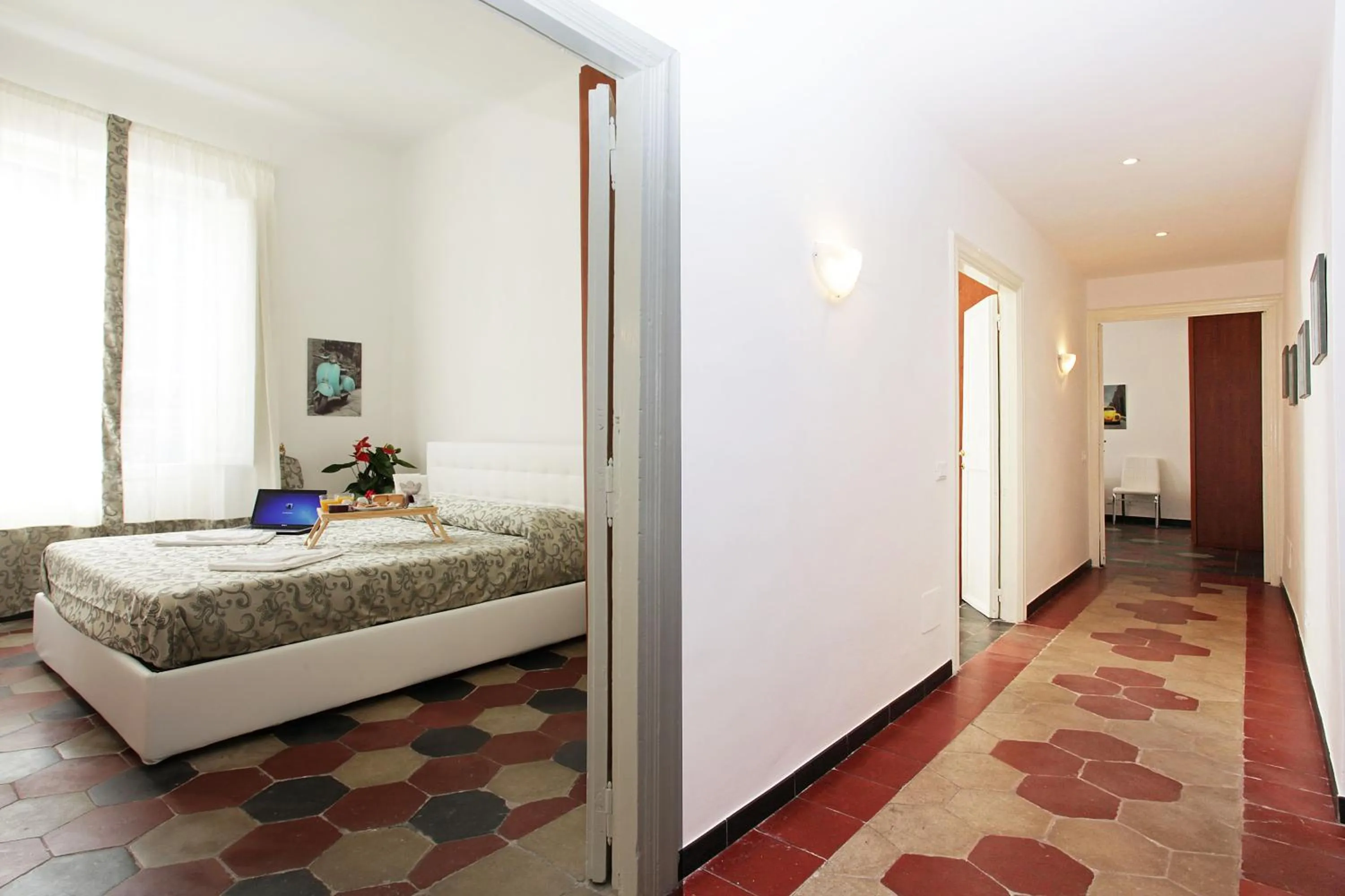 Bedroom, Bed in Angels In Rome