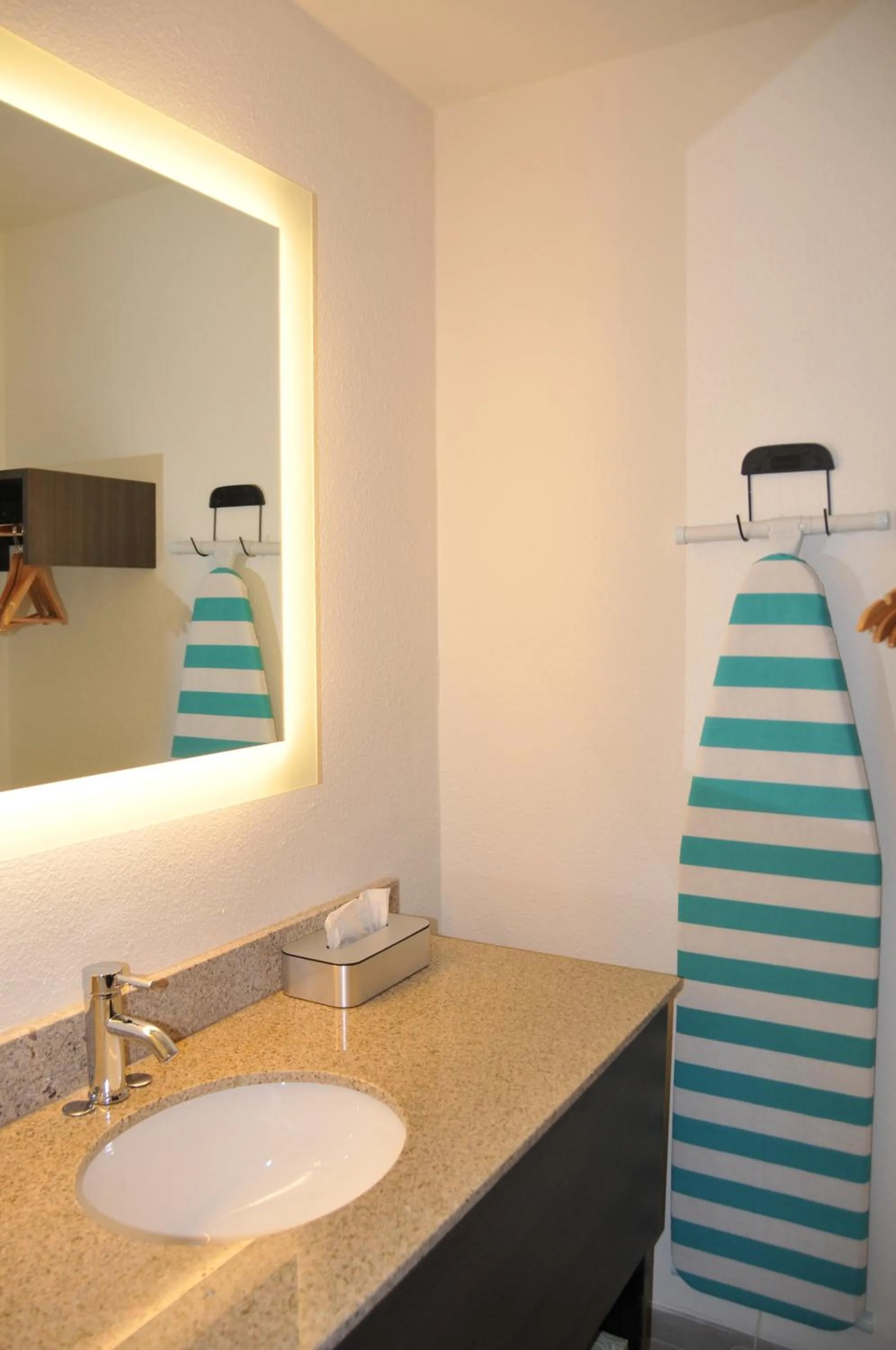 Bathroom in Howard Johnson by Wyndham Florence