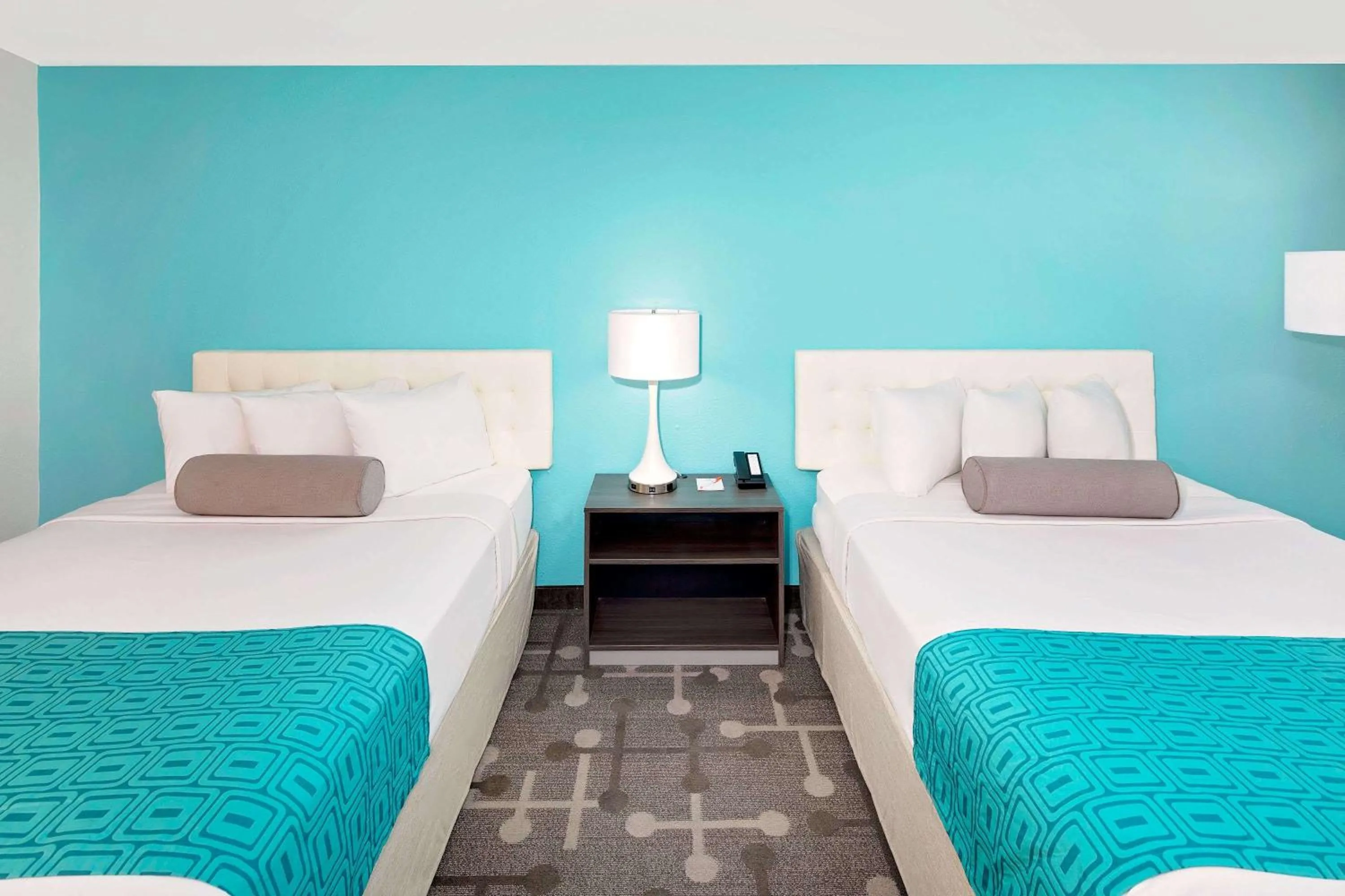 Photo of the whole room, Bed in Howard Johnson by Wyndham Florence