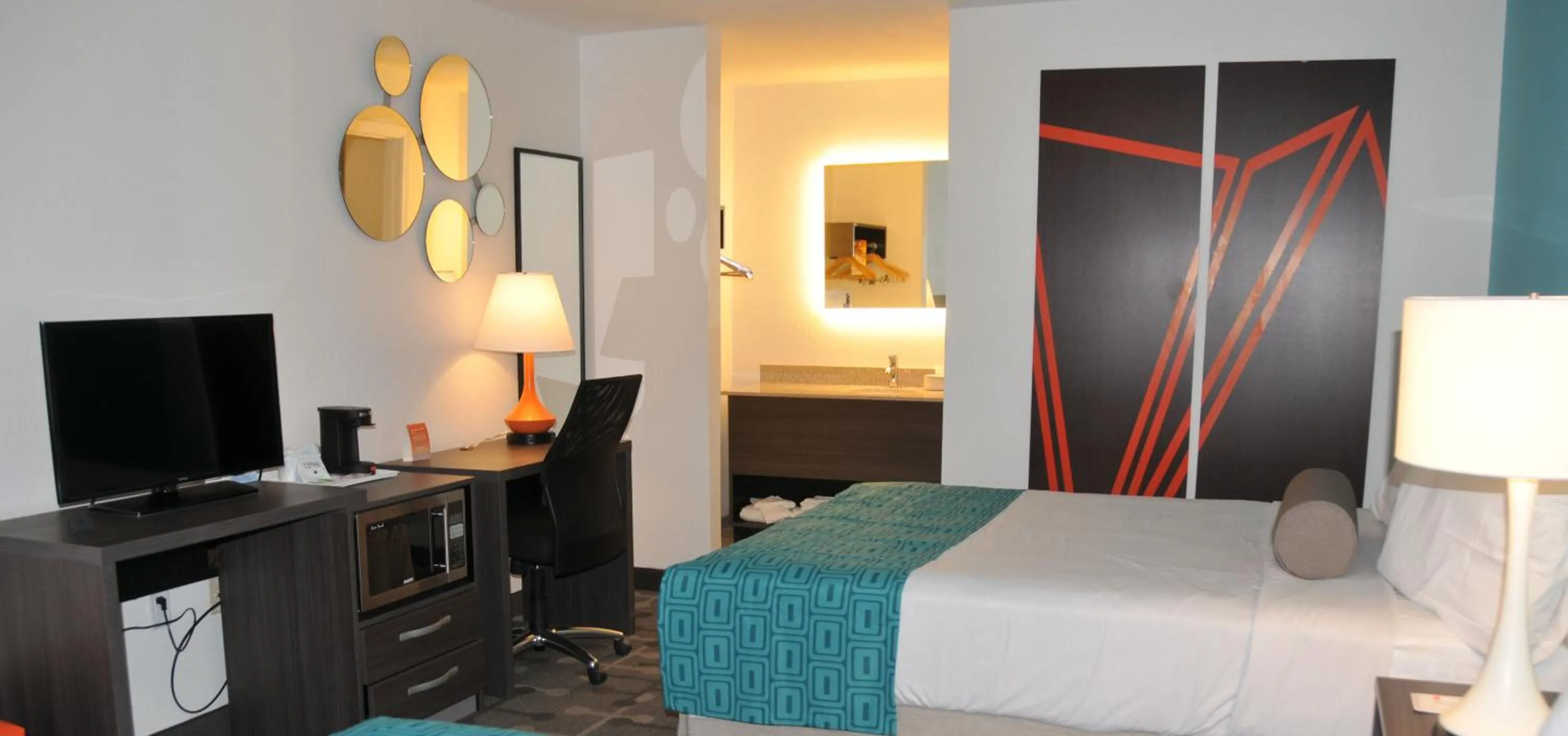 Bedroom, Bed in Howard Johnson by Wyndham Florence