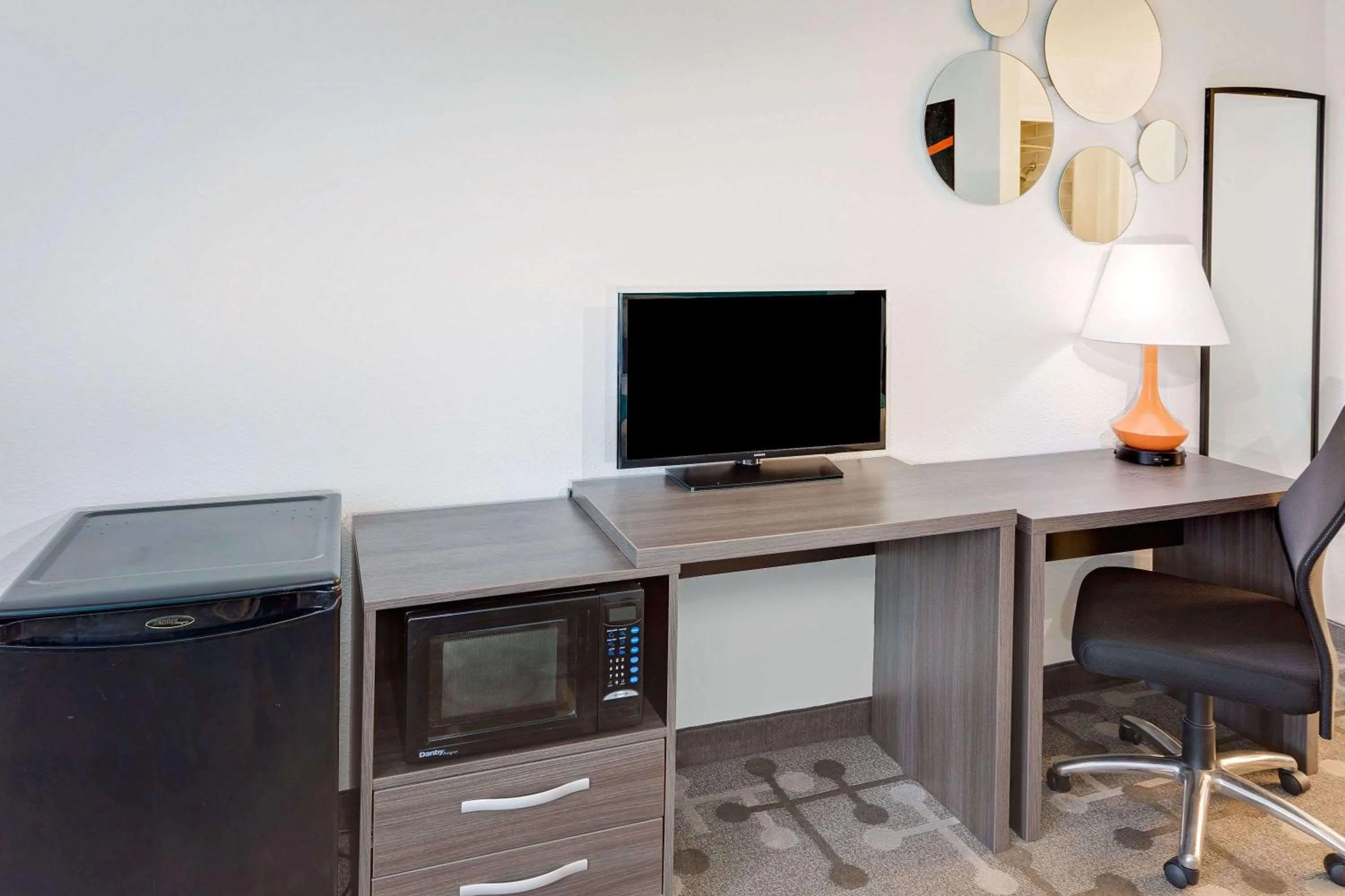 Photo of the whole room in Howard Johnson by Wyndham Florence