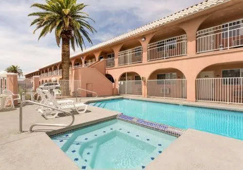 Swimming pool in Days Inn by Wyndham Bullhead City