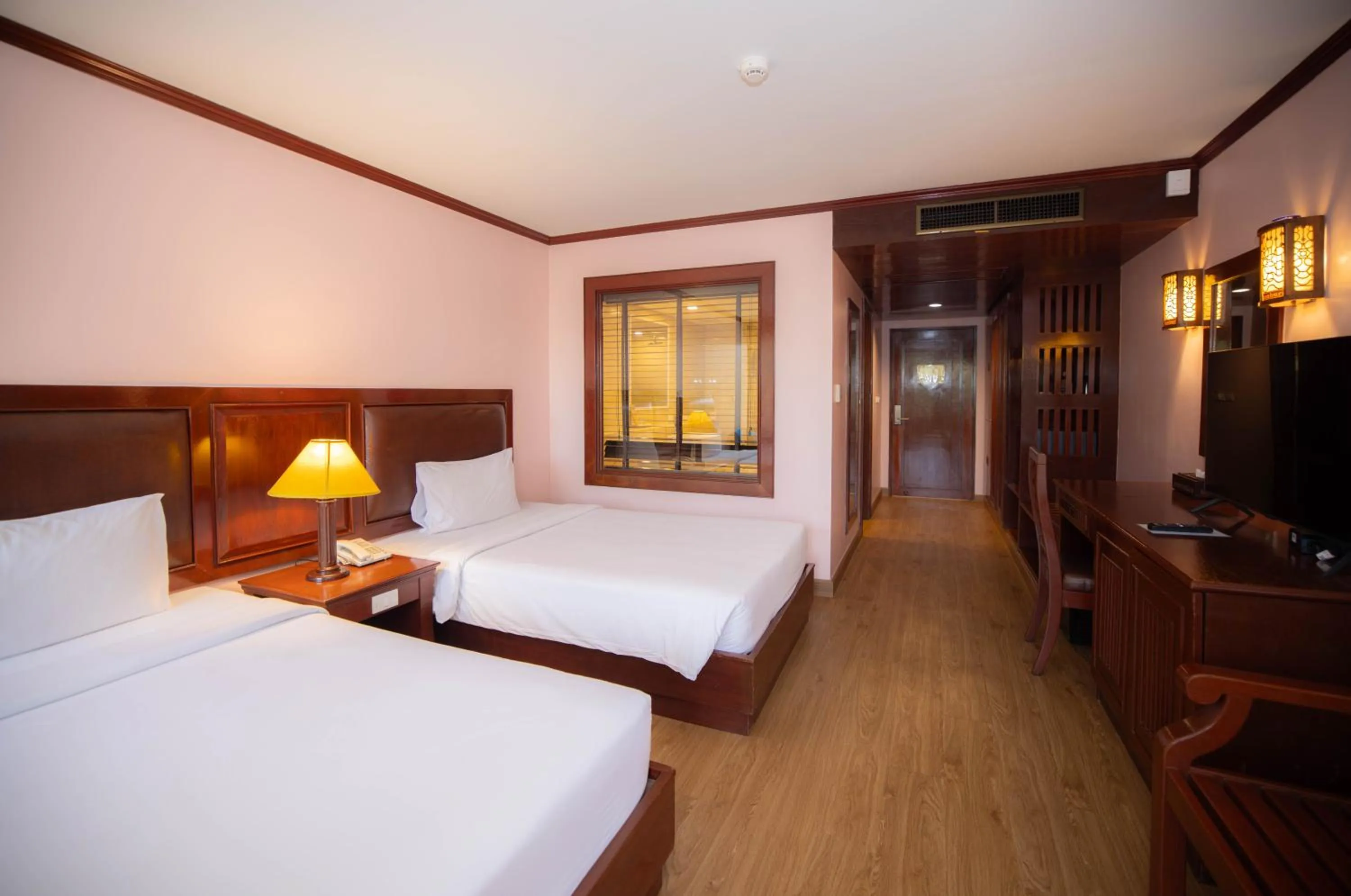 Bed in Baumanburi Hotel Patong