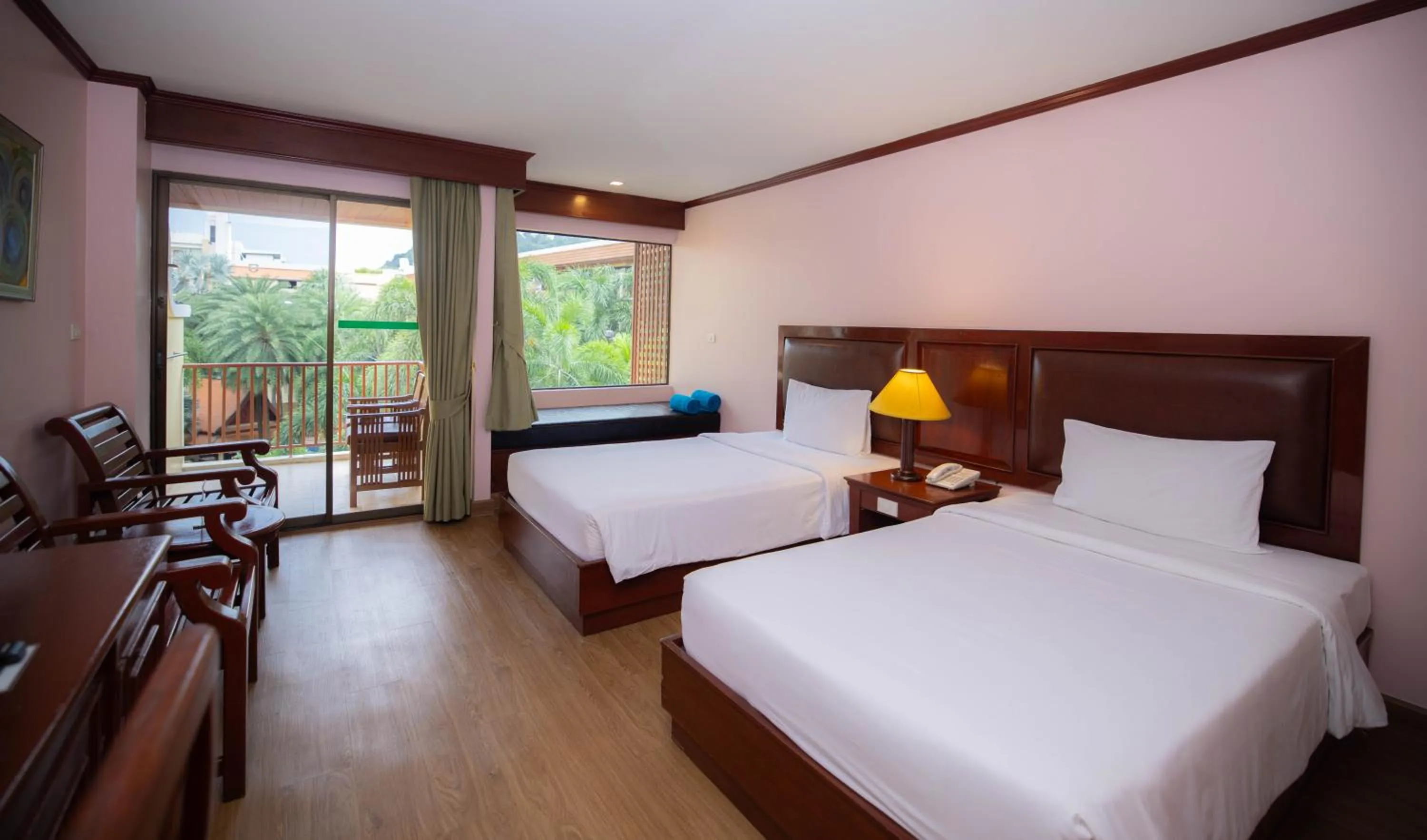 Bed in Baumanburi Hotel Patong