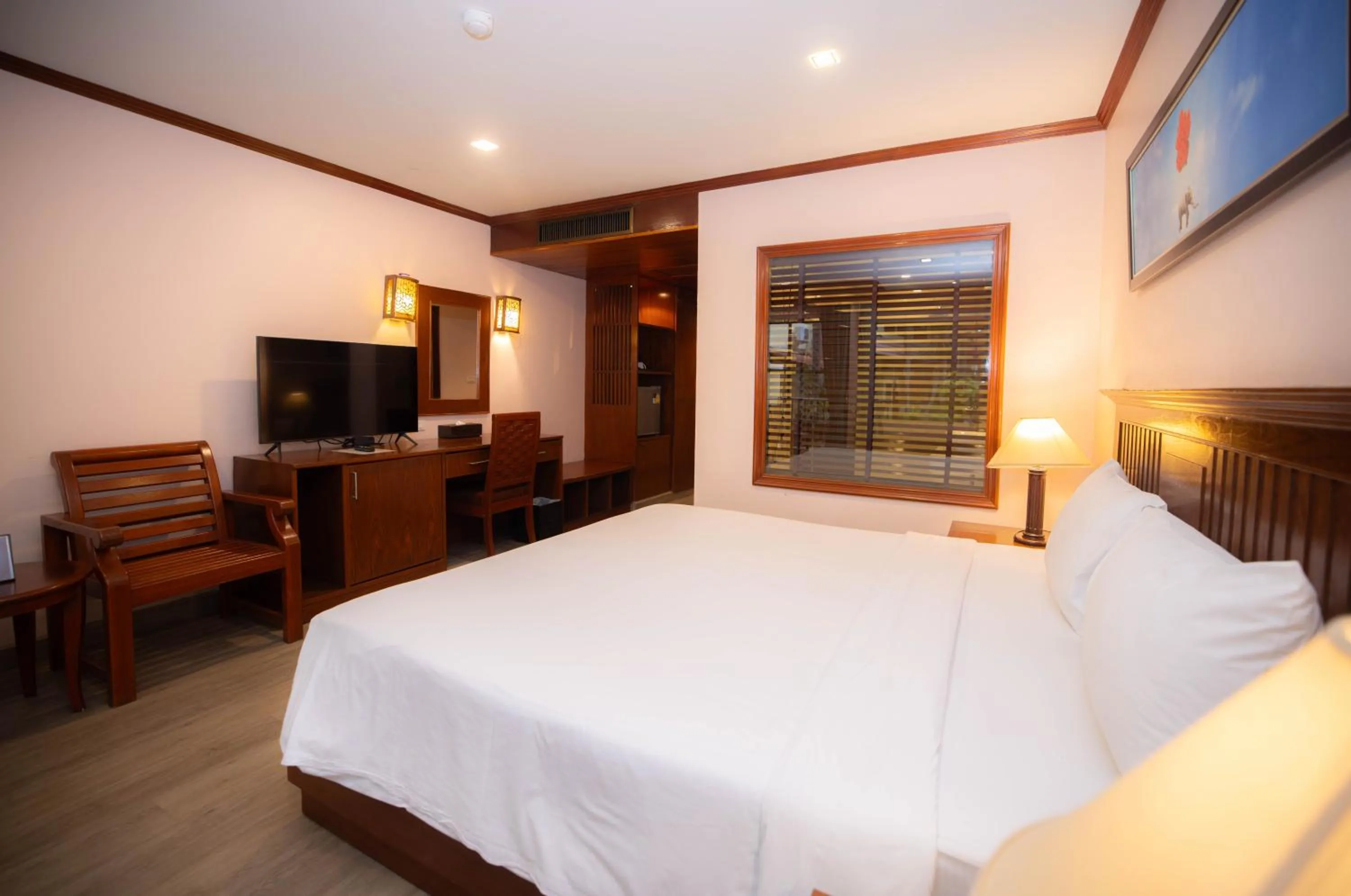 Bed in Baumanburi Hotel Patong