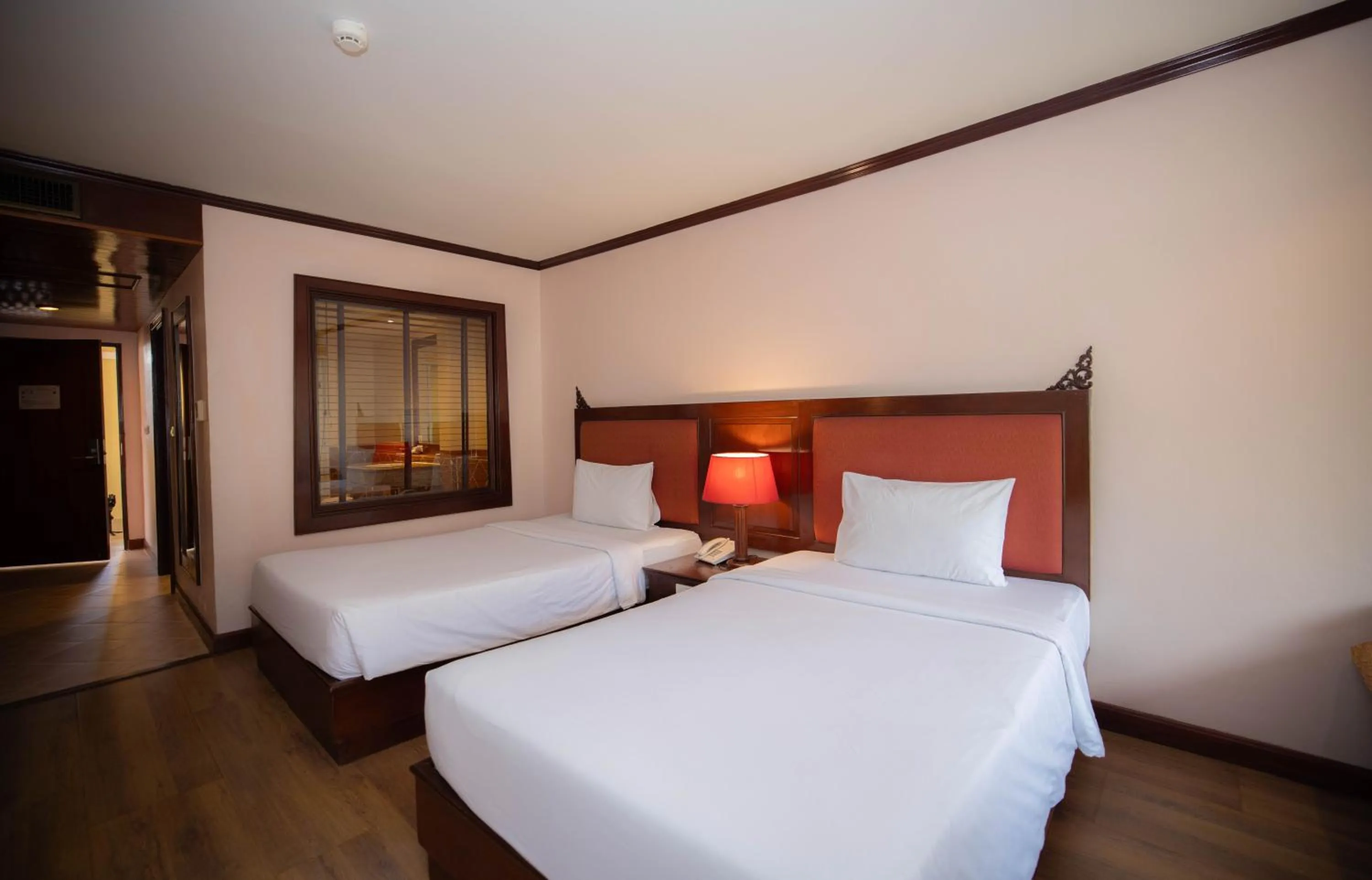 Photo of the whole room, Bed in Baumanburi Hotel Patong