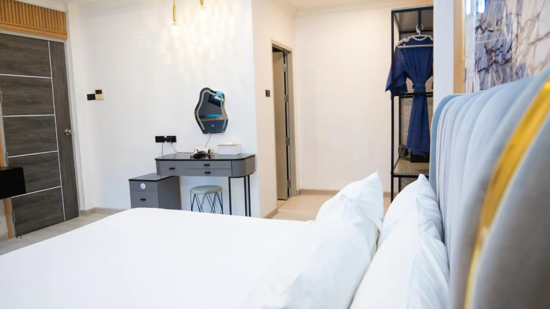 Photo of the whole room, Bed in Baumanburi Hotel Patong