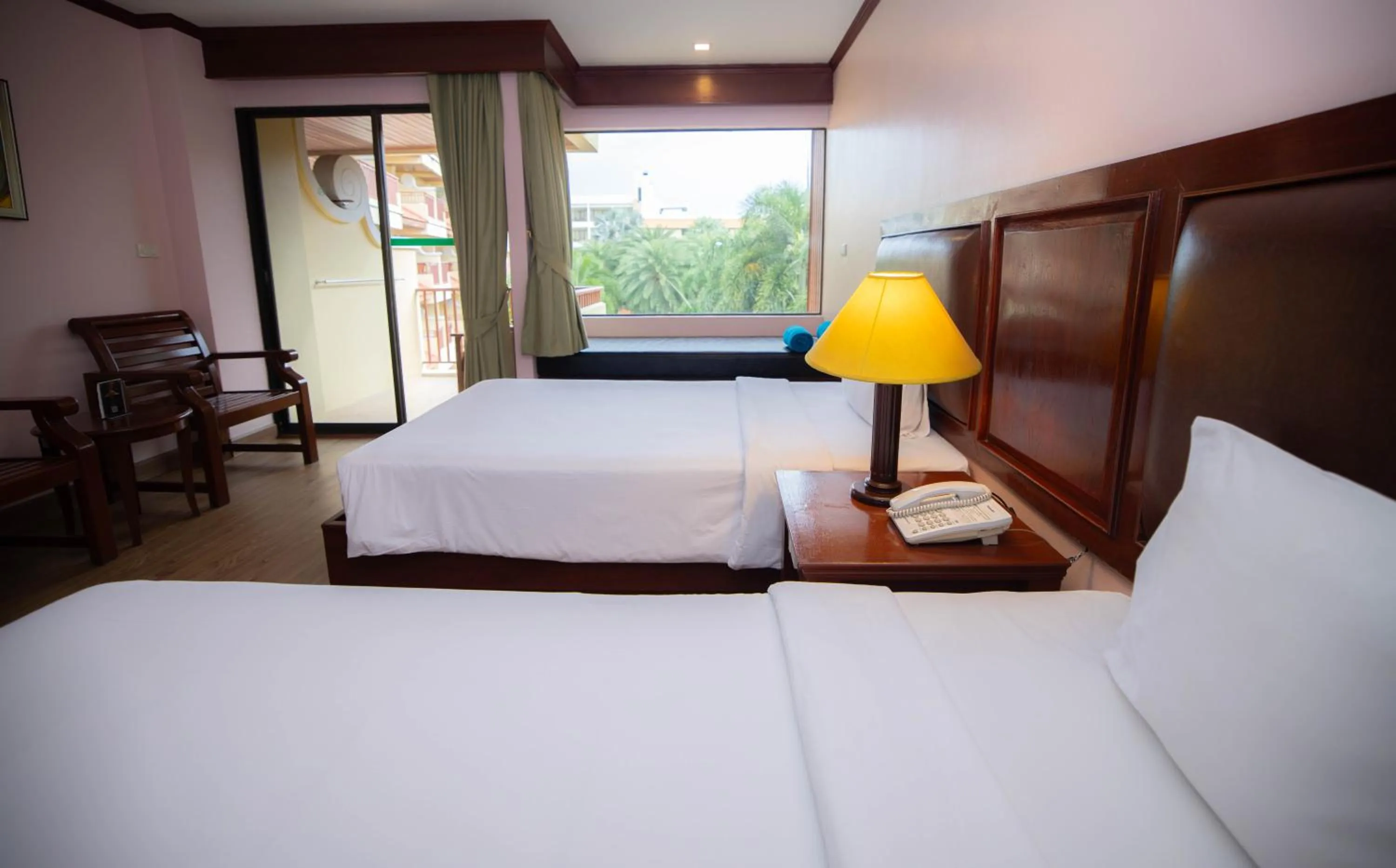 Bed in Baumanburi Hotel Patong