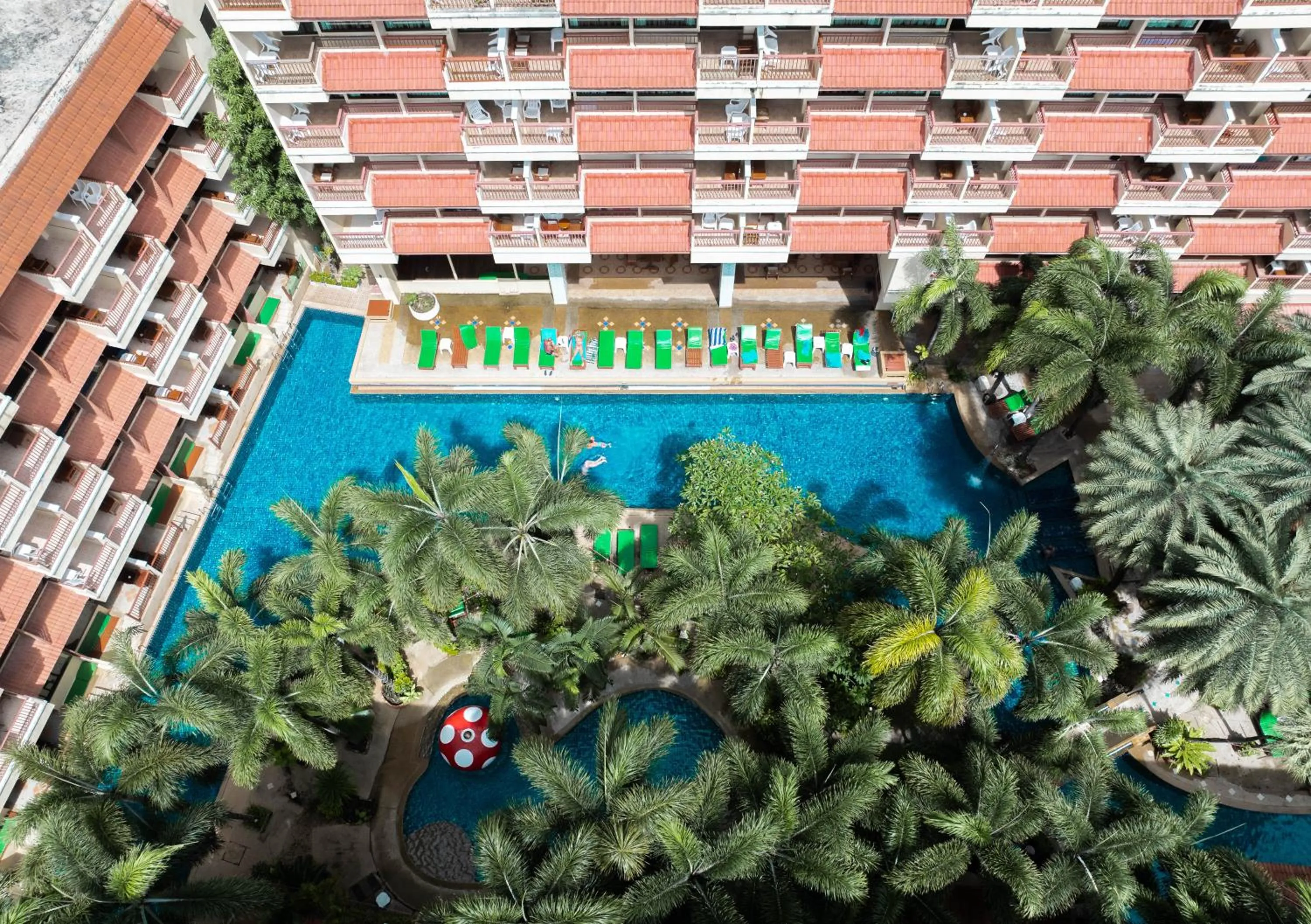 Swimming pool in Baumanburi Hotel Patong