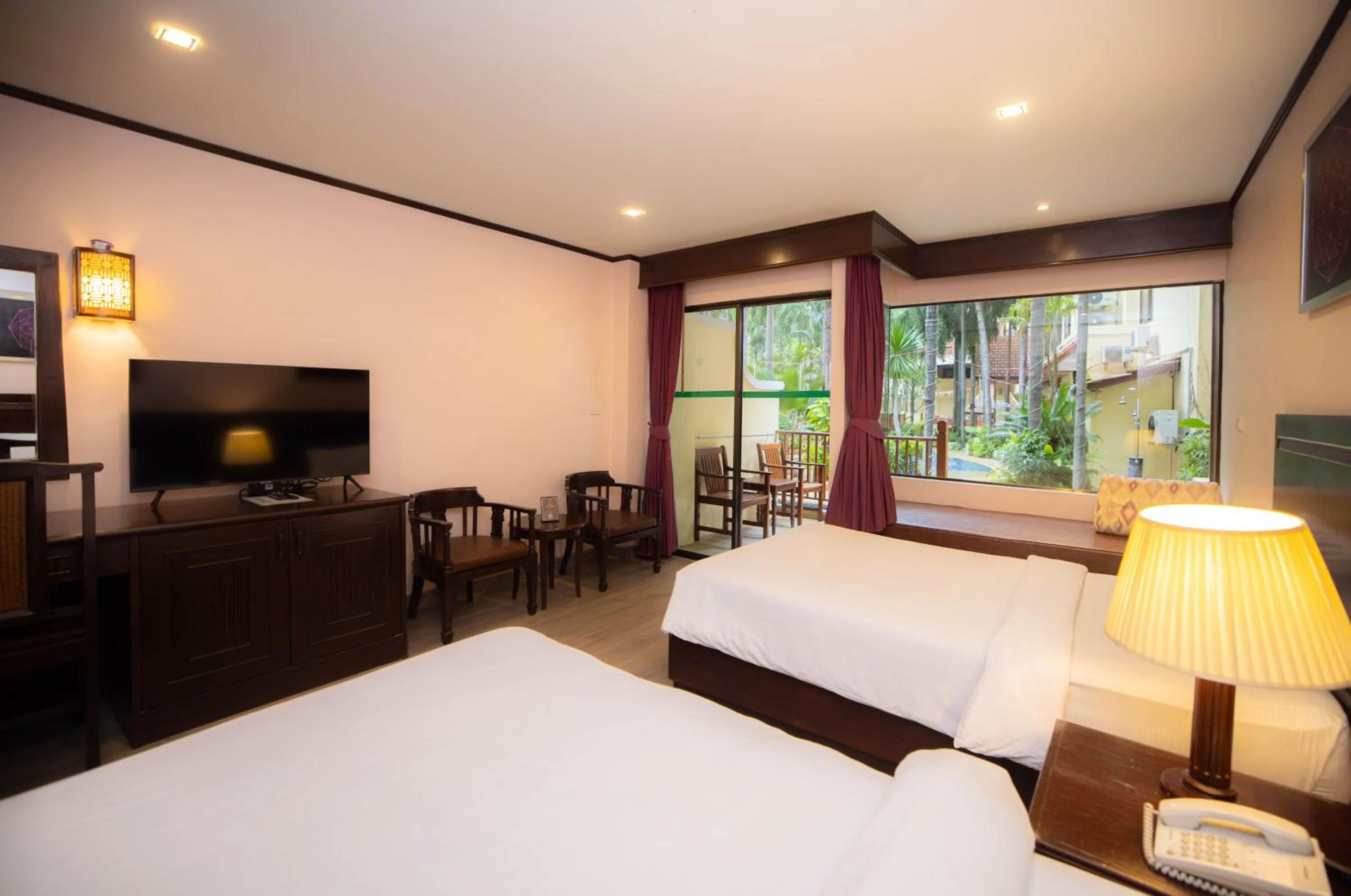 Bed in Baumanburi Hotel Patong