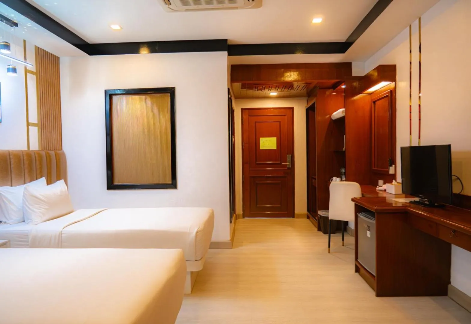 Bed in Baumanburi Hotel Patong