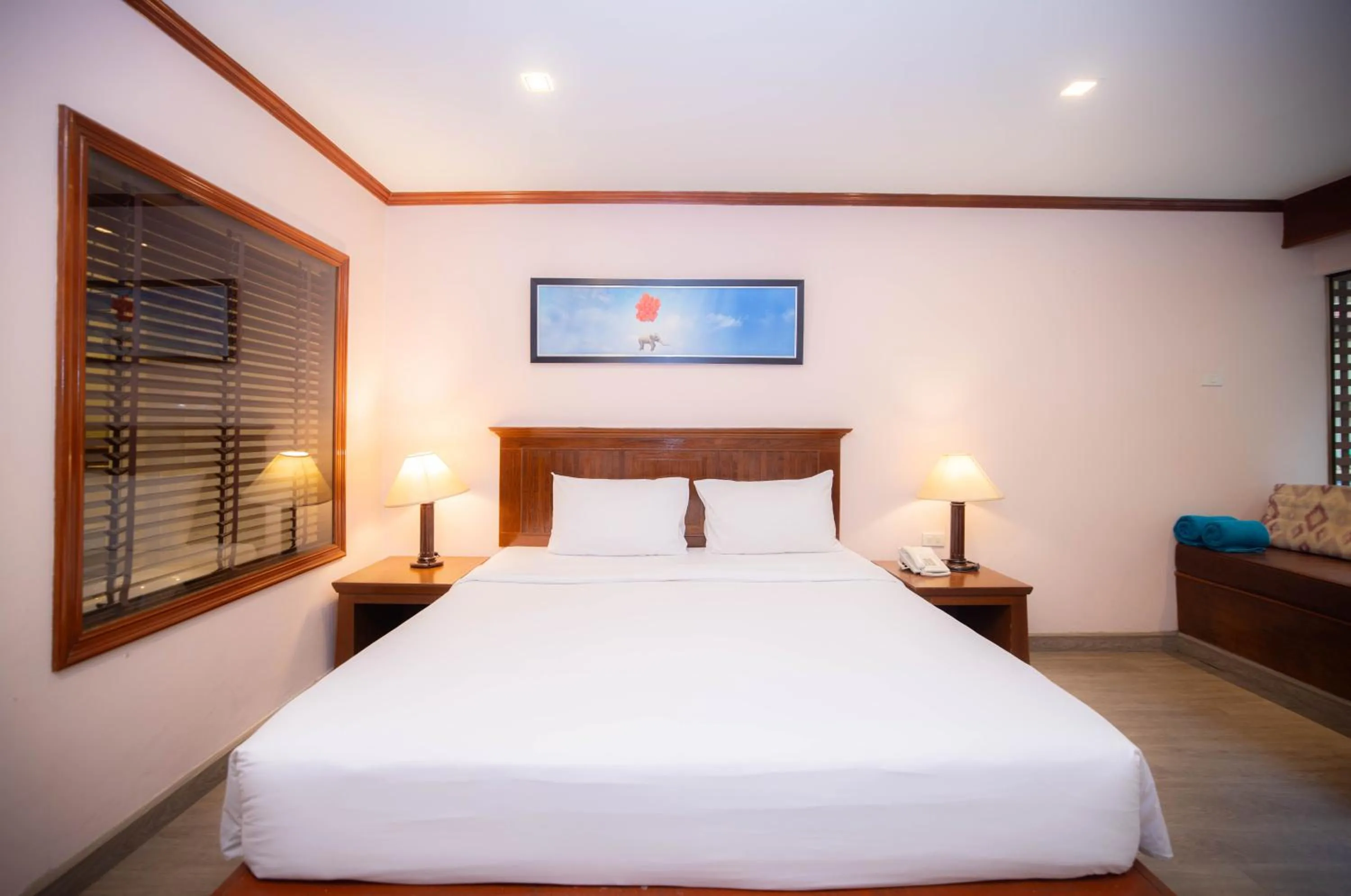Bed in Baumanburi Hotel Patong