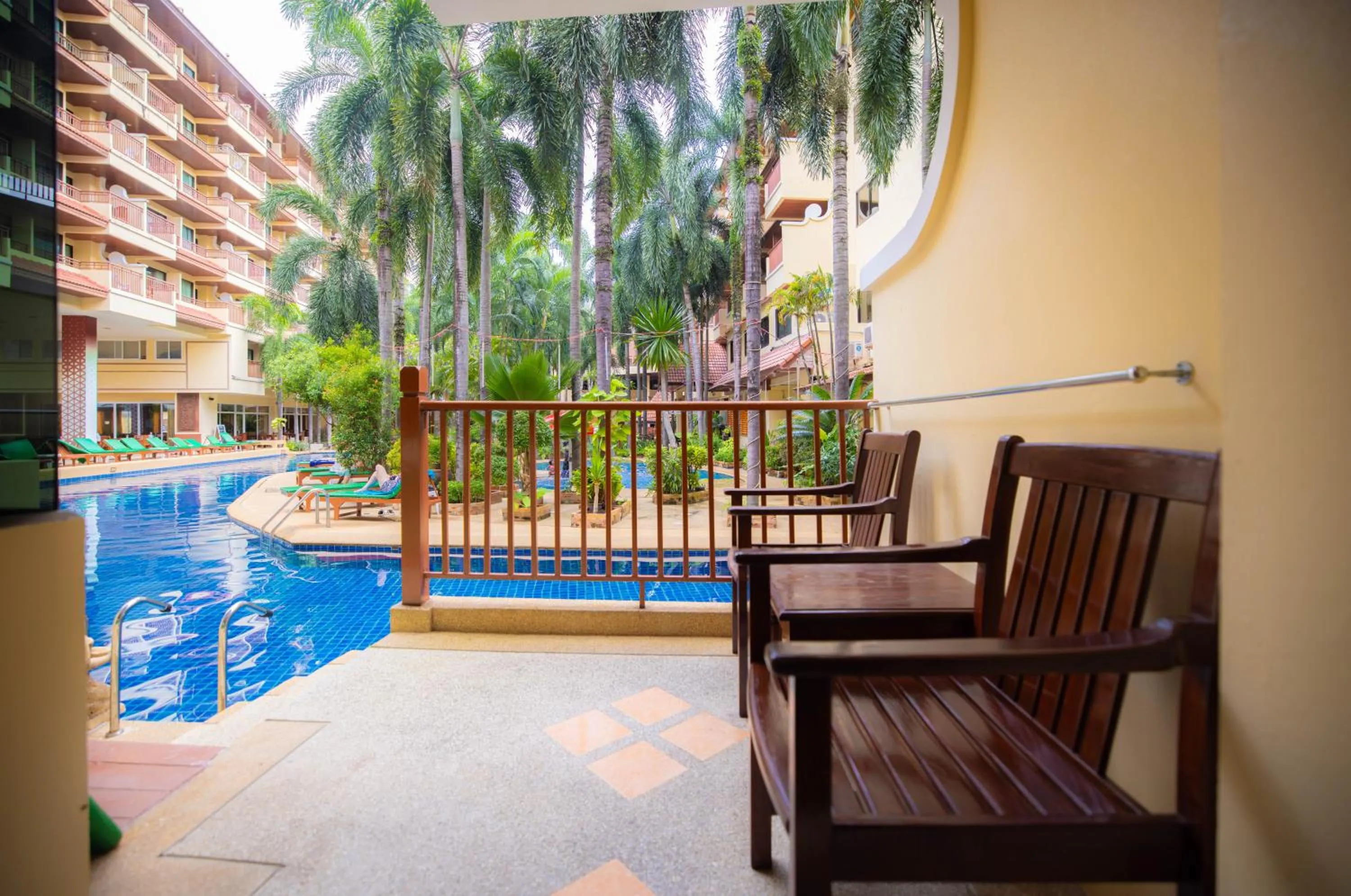 Baumanburi Hotel Patong