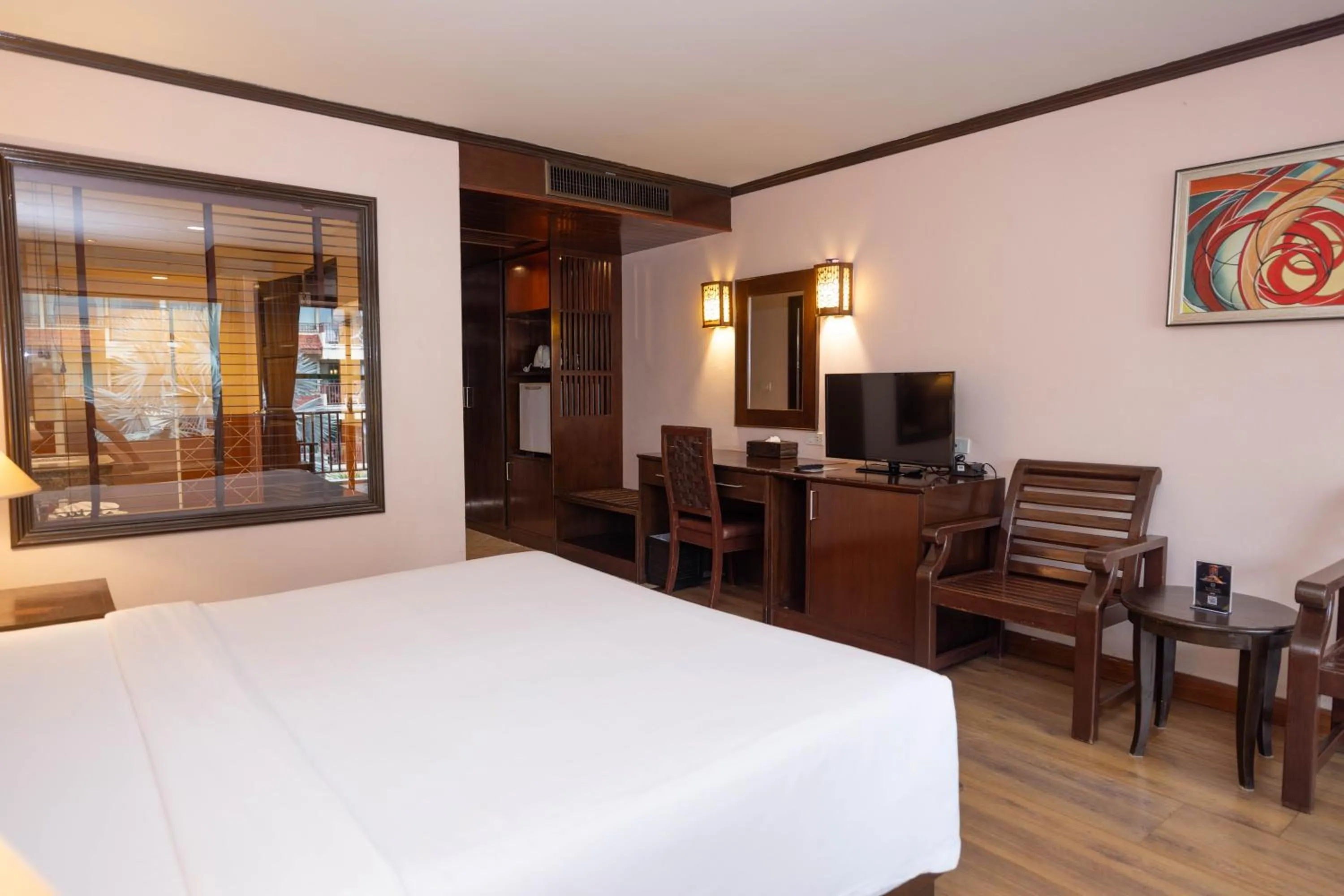 Bed in Baumanburi Hotel Patong