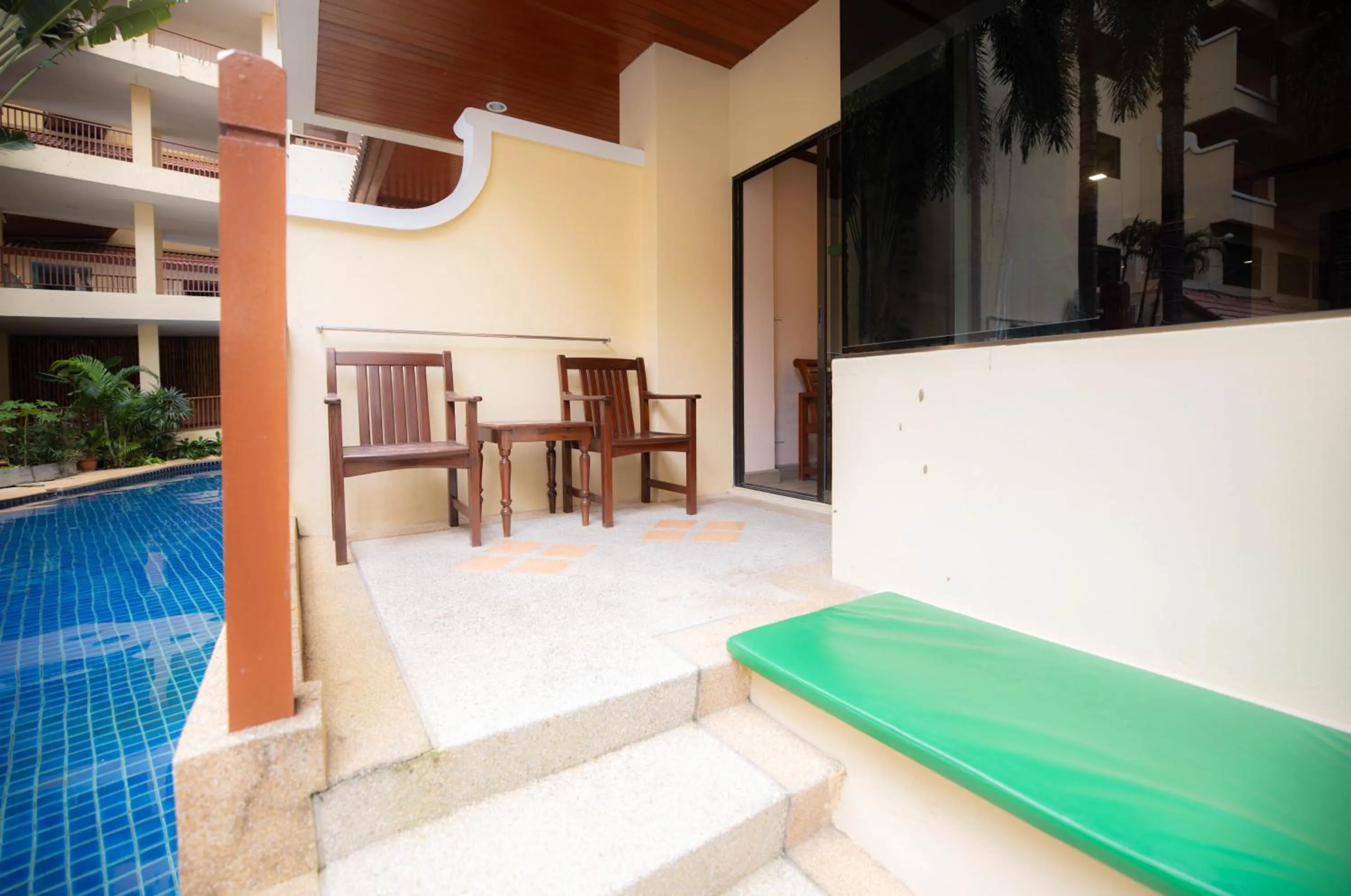 Baumanburi Hotel Patong