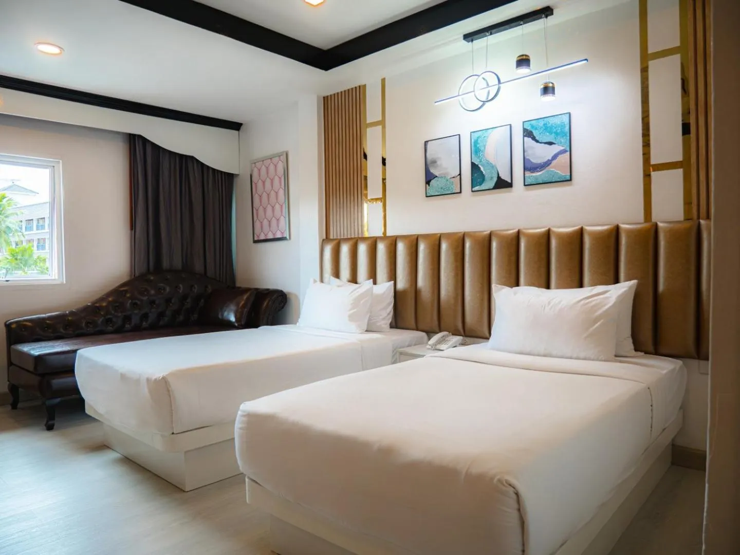 Bed in Baumanburi Hotel Patong