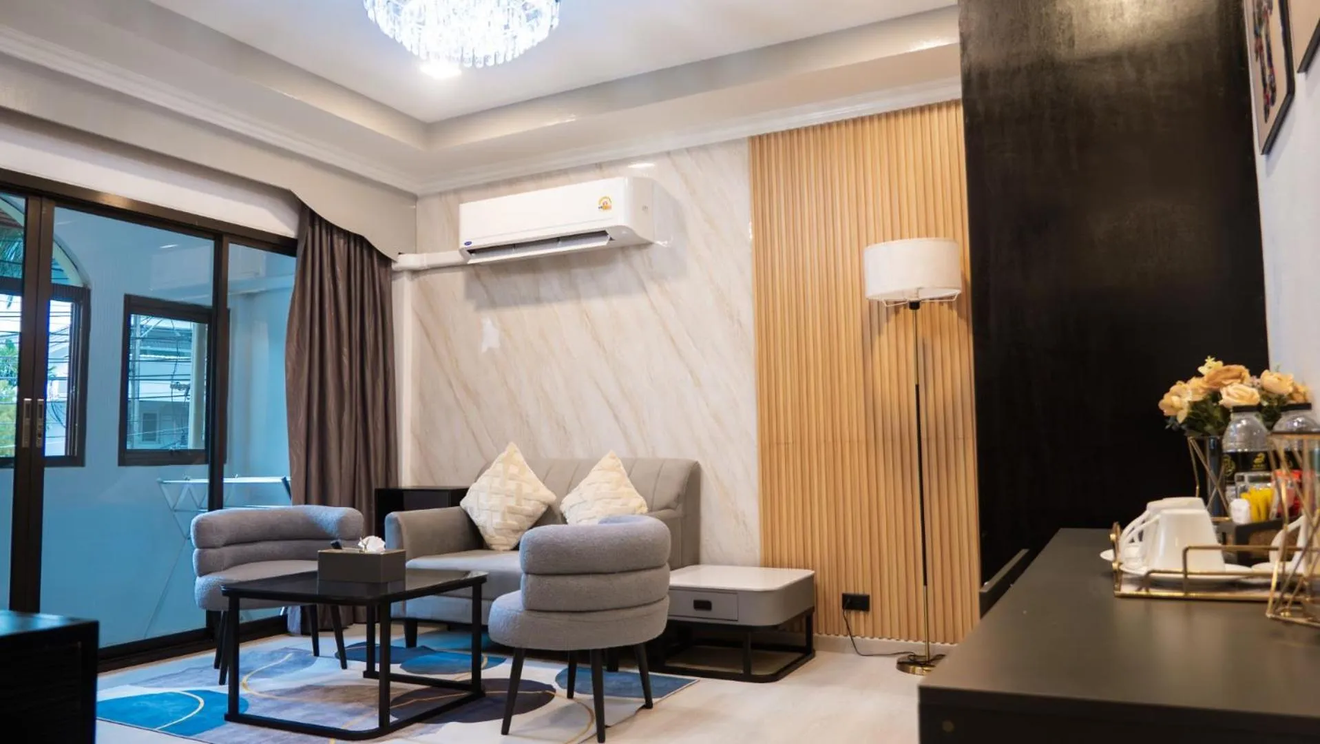 Living room in Baumanburi Hotel Patong