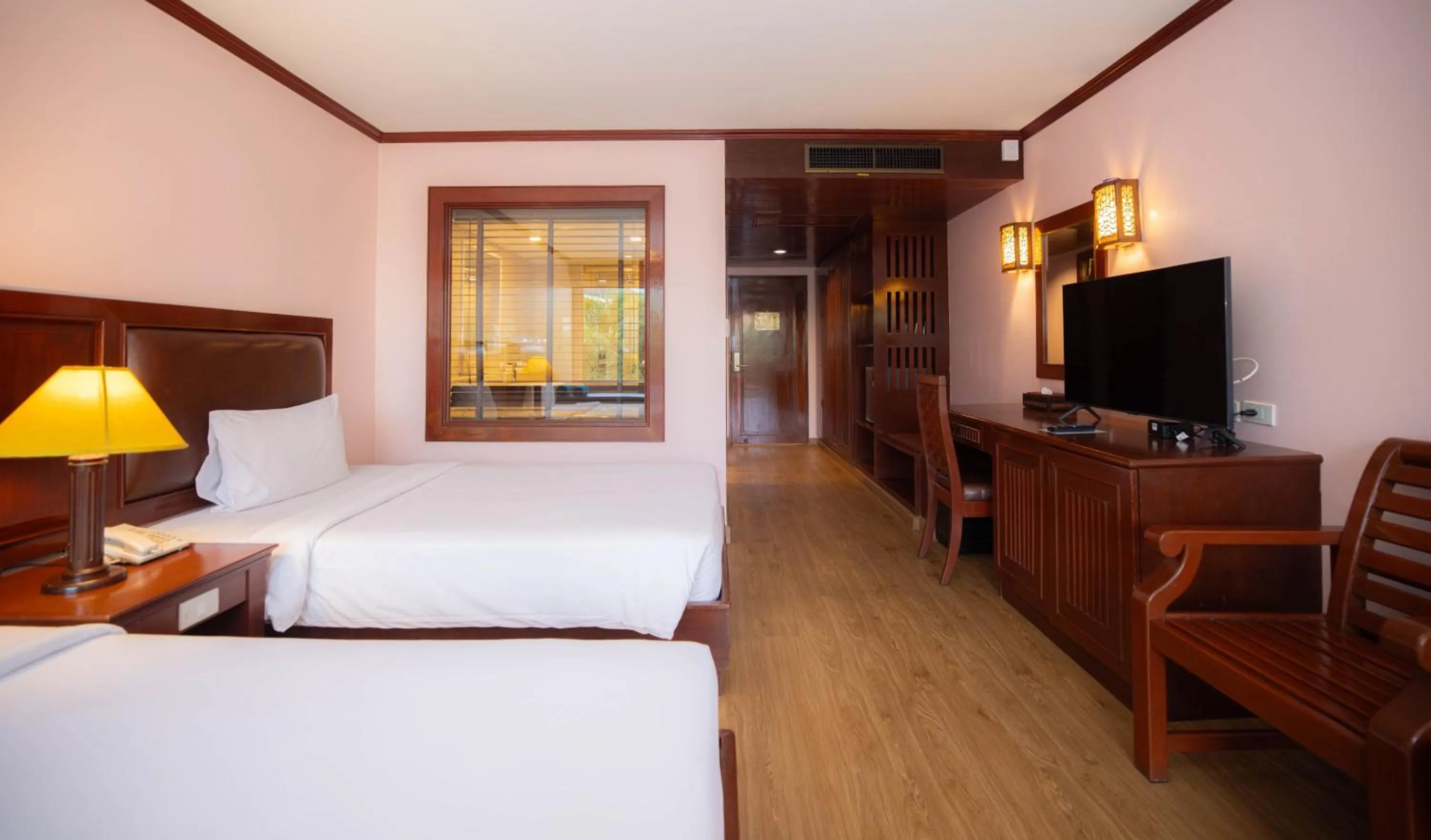 Bed in Baumanburi Hotel Patong