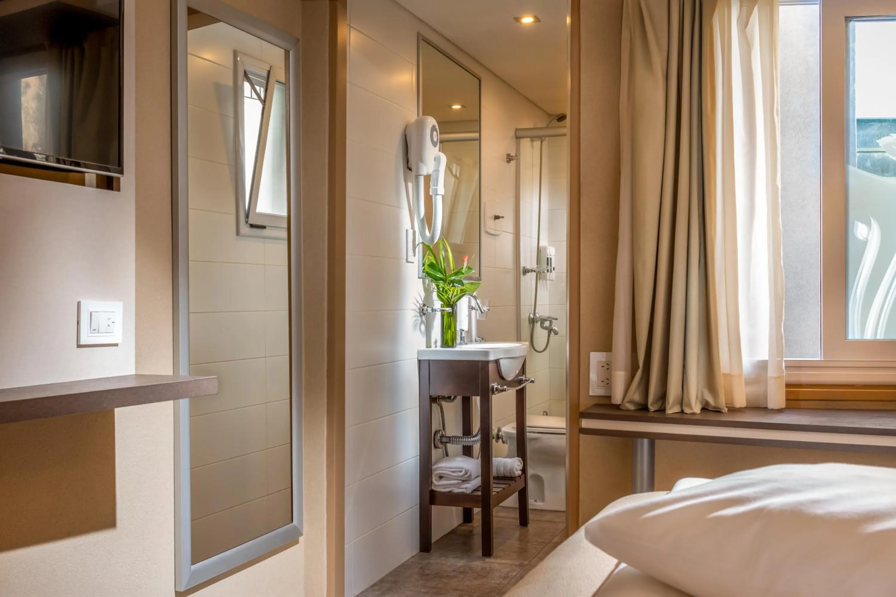 Bathroom, Bed in Up Recoleta Hotel