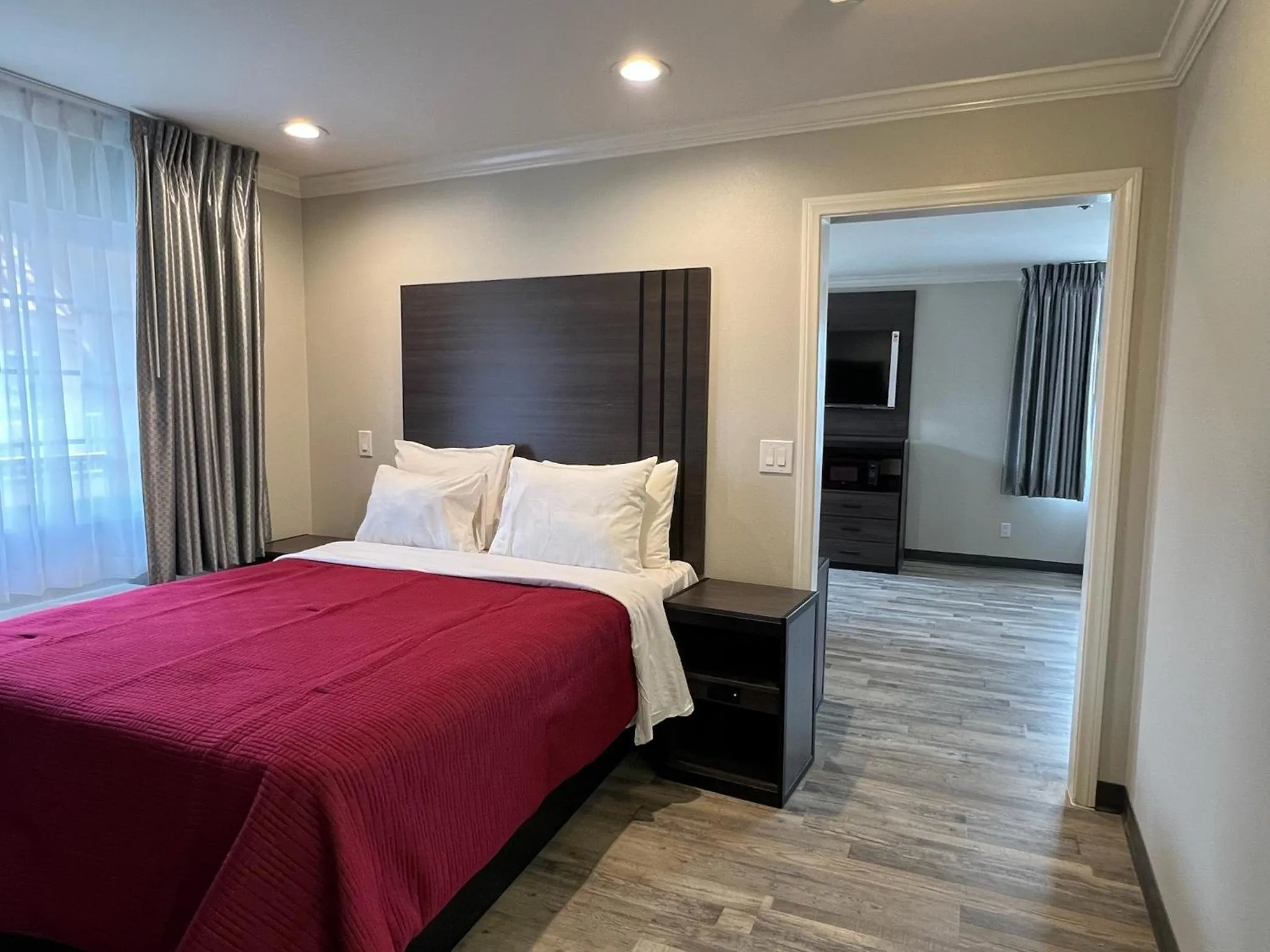 Bedroom, Bed in Cloud 9 Inn LAX