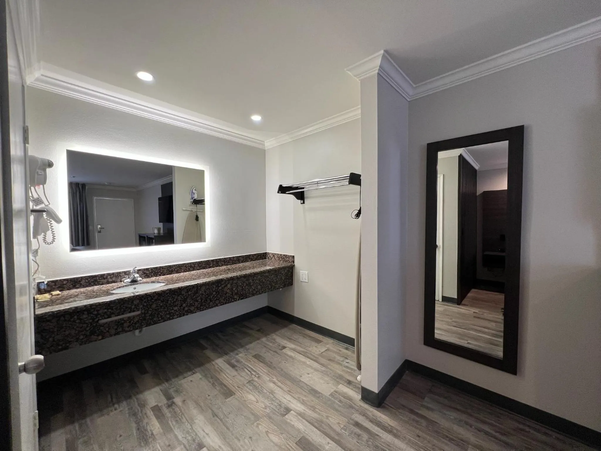 Bathroom in Cloud 9 Inn LAX