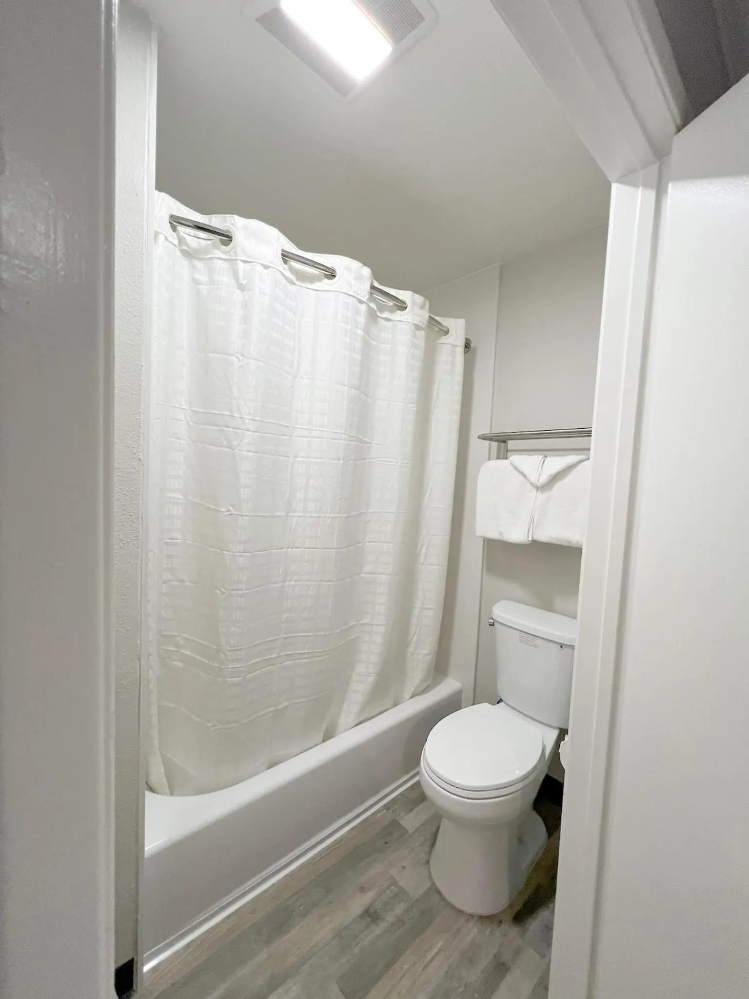 Shower in Cloud 9 Inn LAX