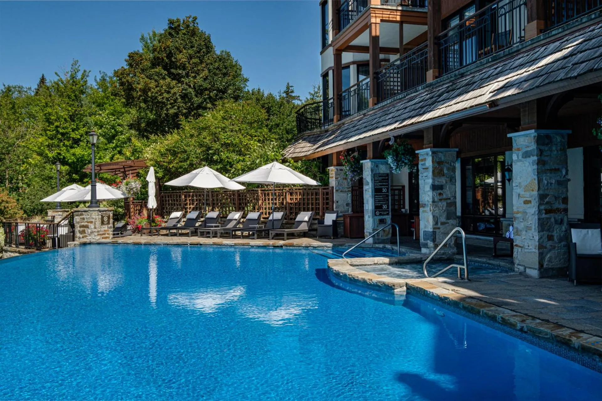 Swimming pool in Hotel Quintessence