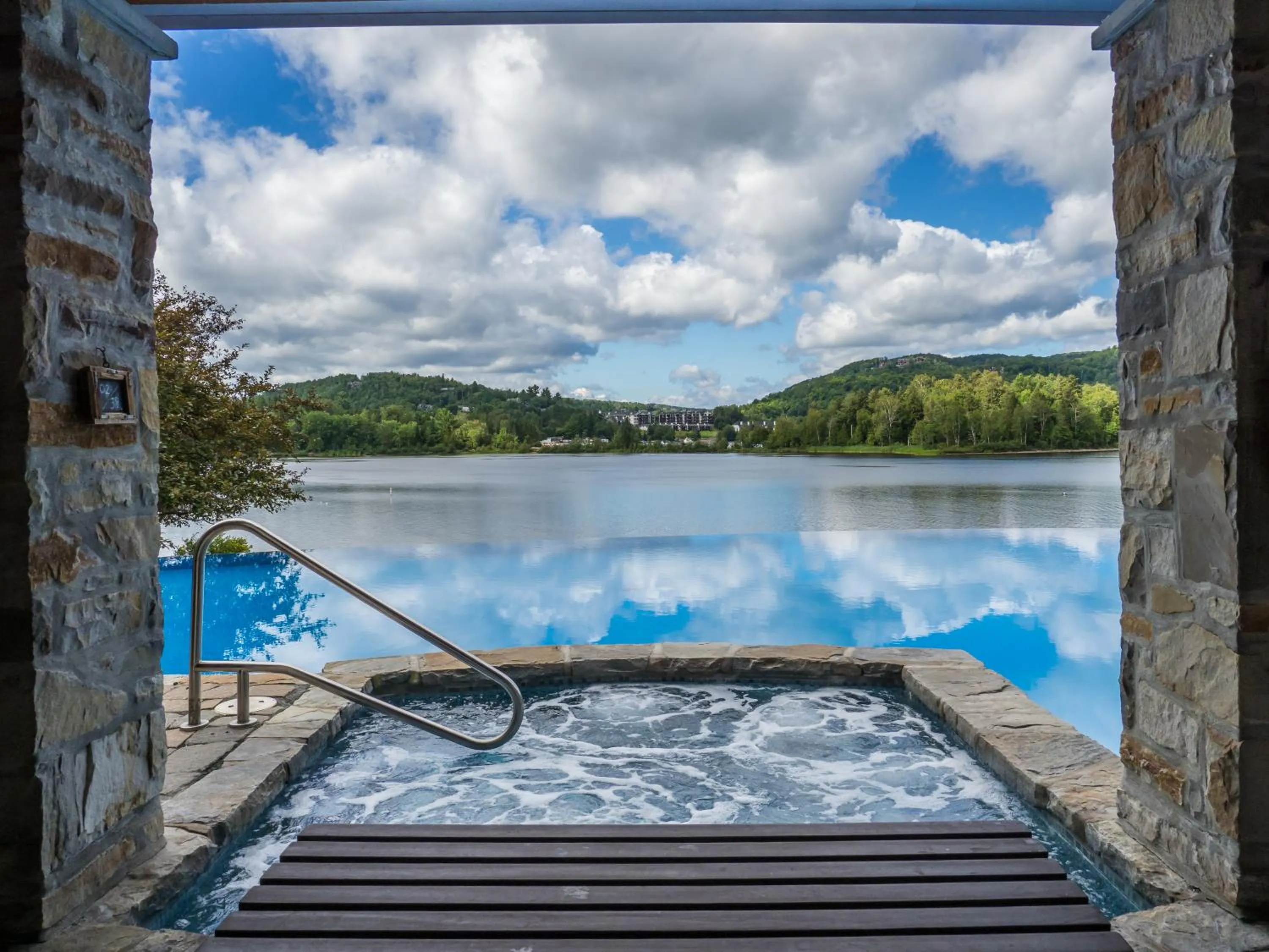 Hot Tub in Hotel Quintessence
