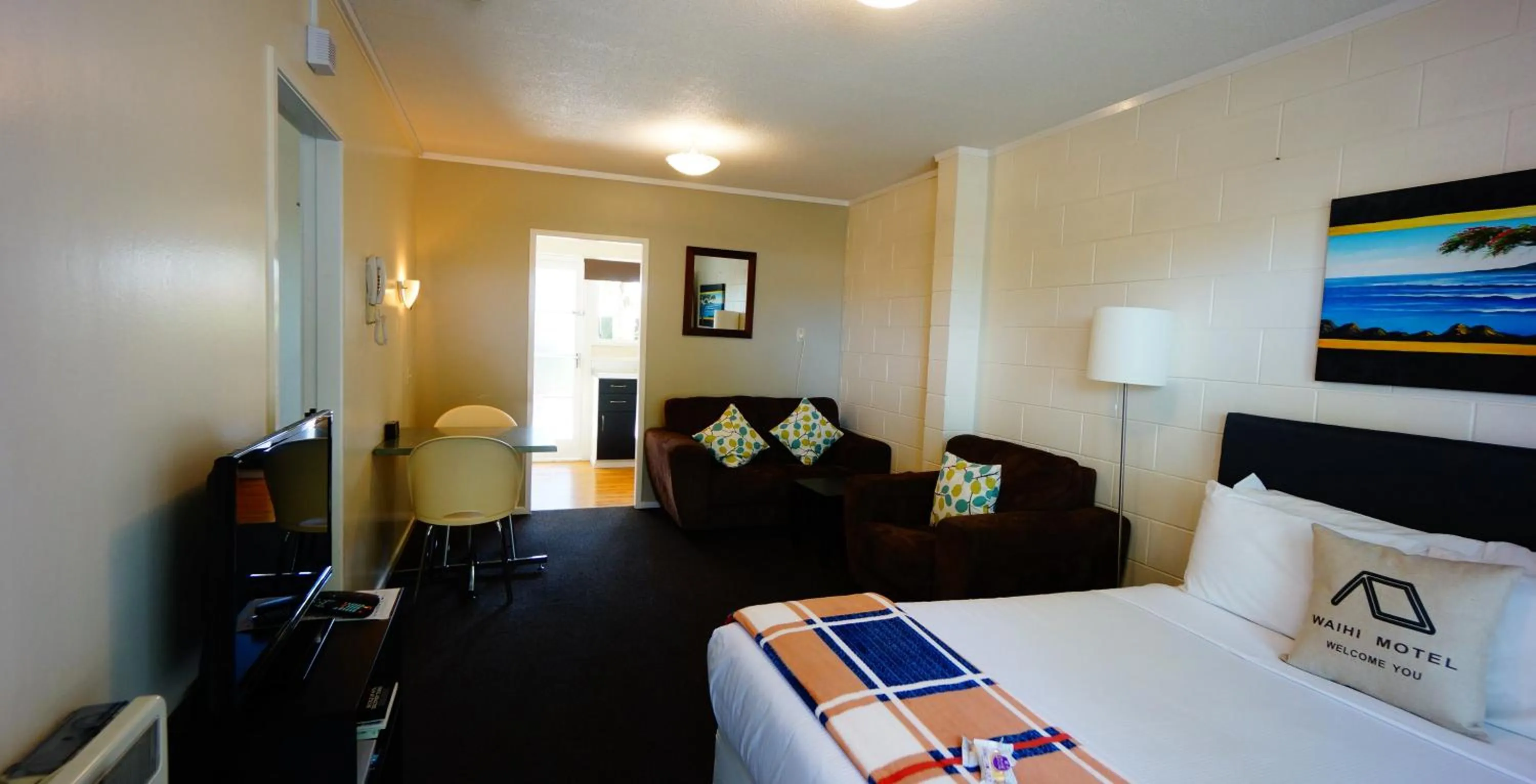 Photo of the whole room, Bed in Waihi Motel