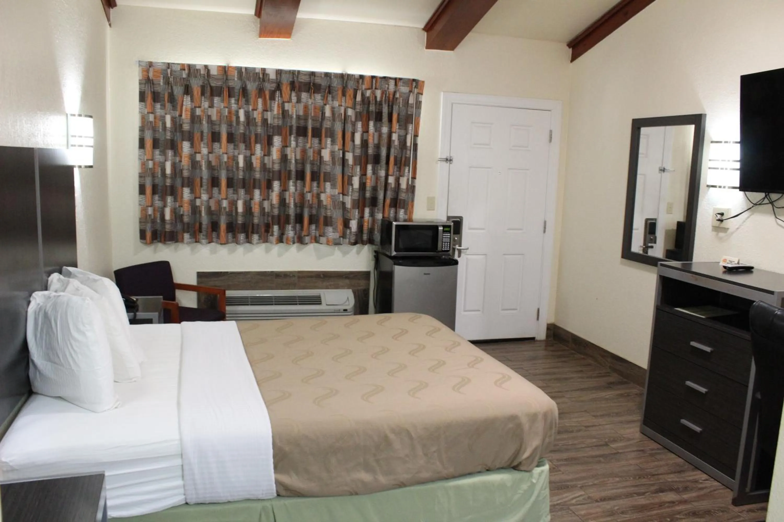 Bed in Evergreen Inn and R.V.