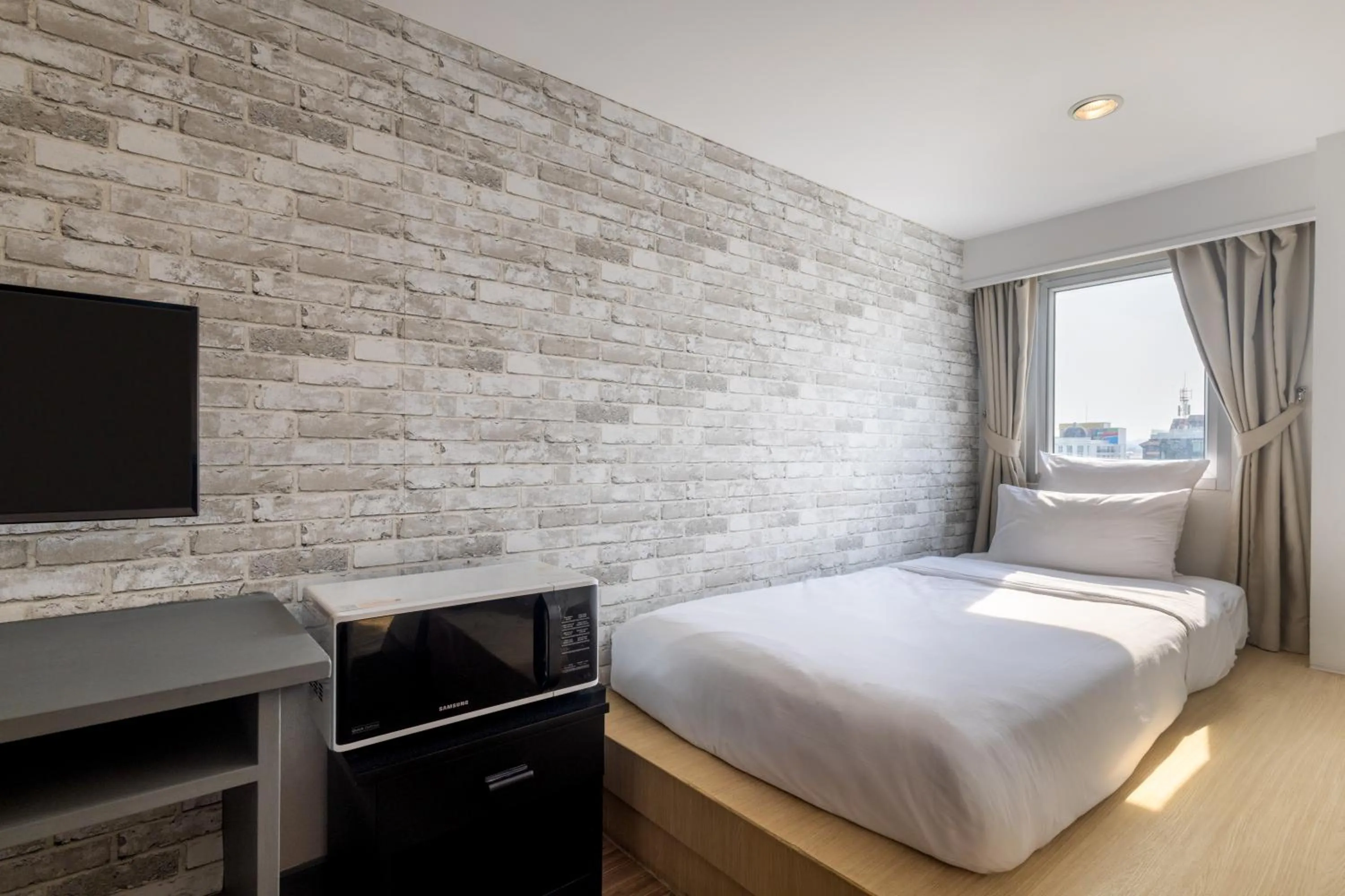 Bed in Journeyhub Pattaya Central