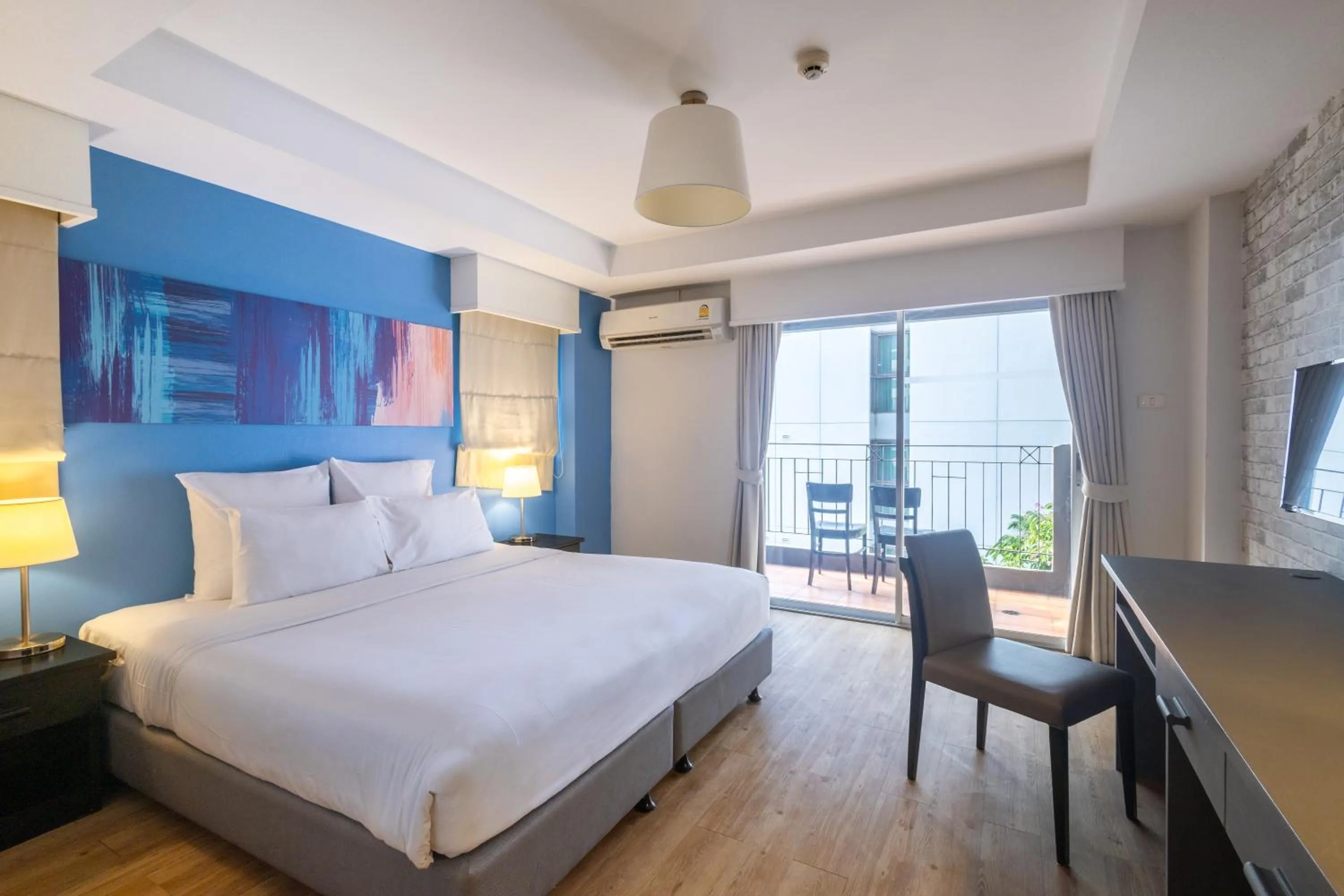 Bed in Journeyhub Pattaya Central