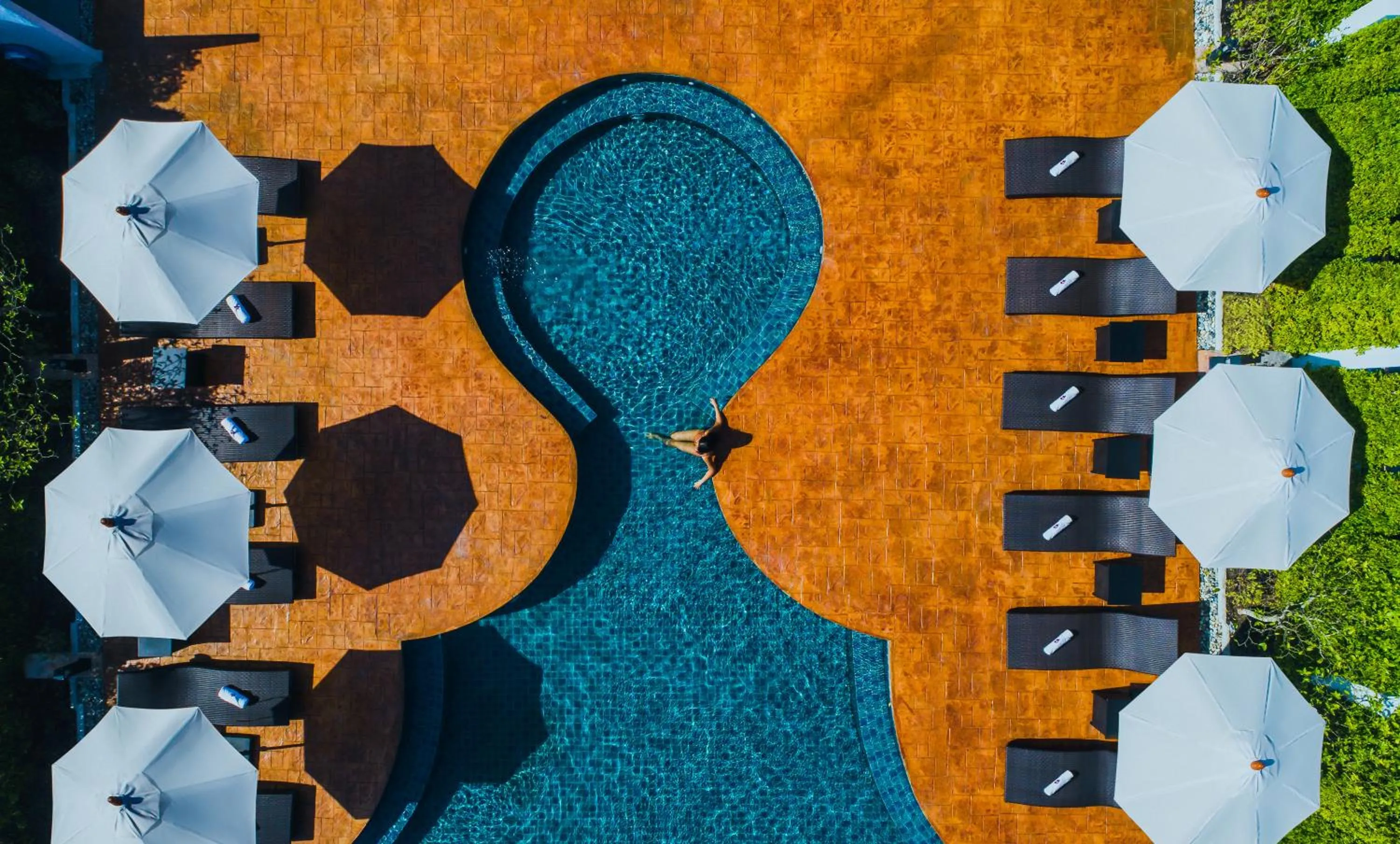 Swimming pool in Journeyhub Pattaya Central