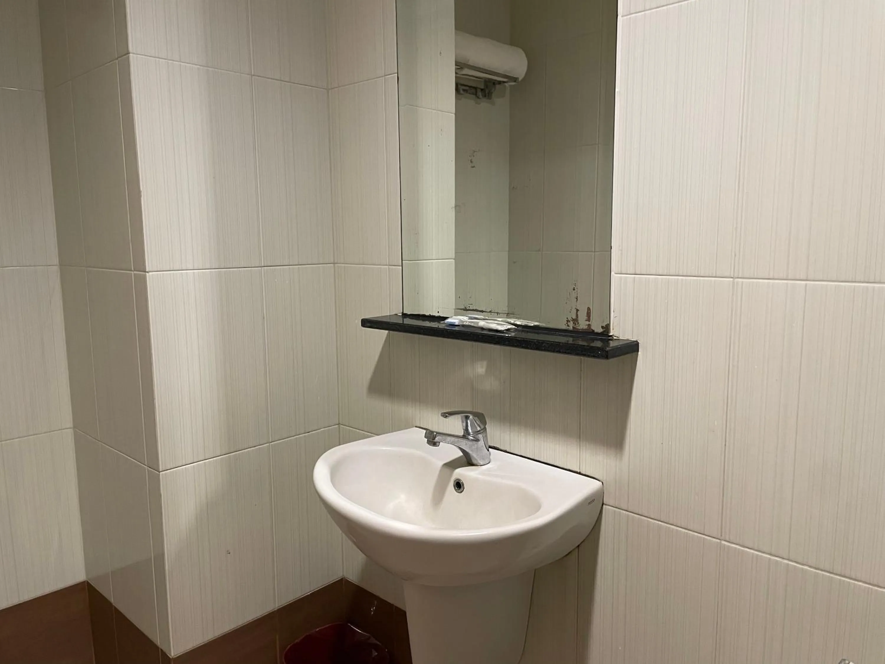 Bathroom in Jolin Hotel Makassar